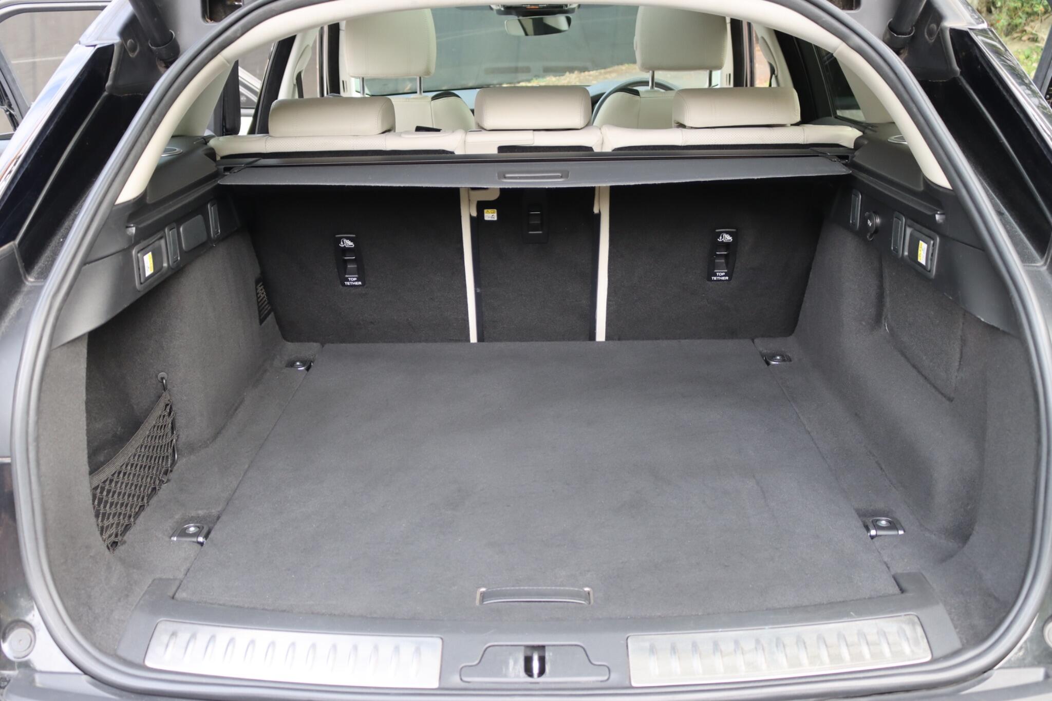 Land Rover Range Rover Velar view 11