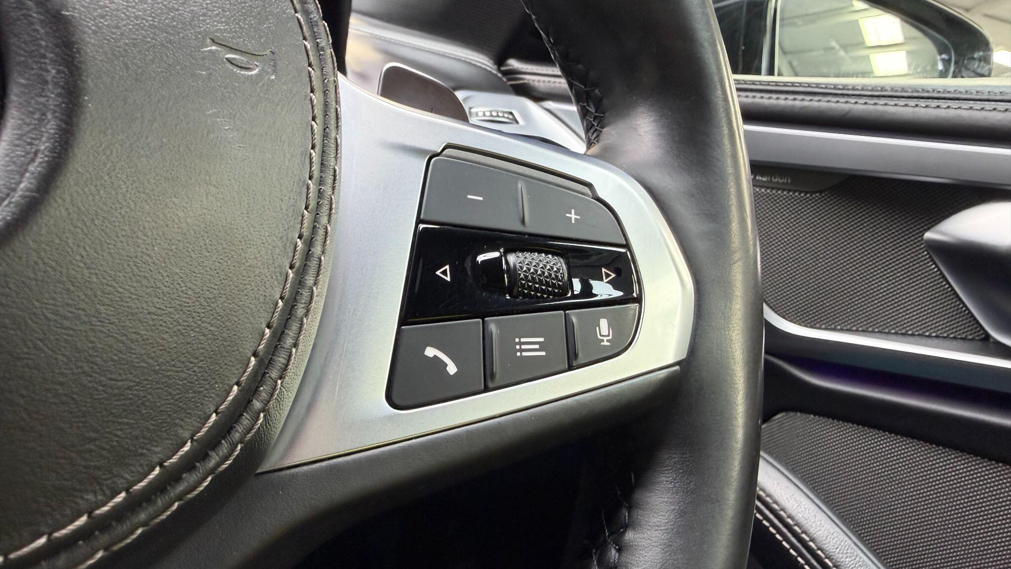 BMW 8 Series view 17