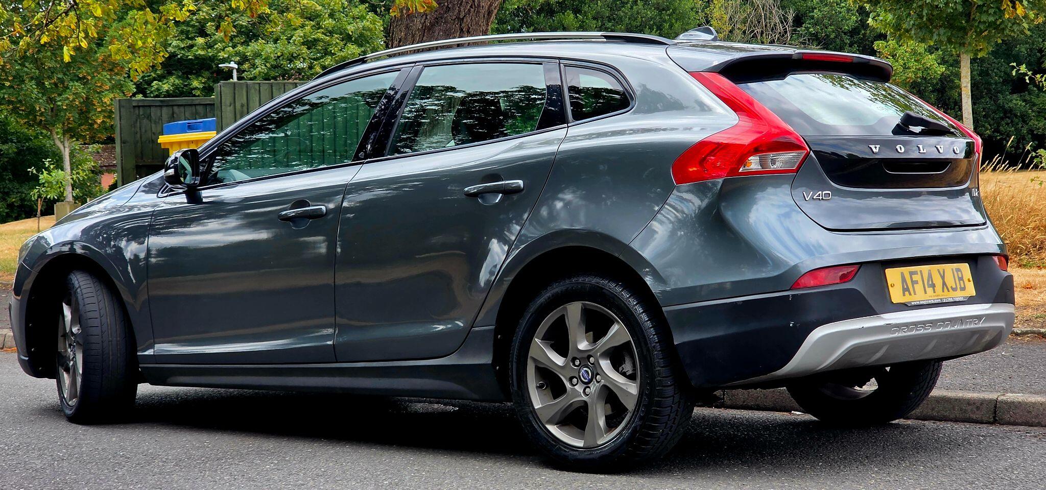 Volvo V40 Cross Country view 24