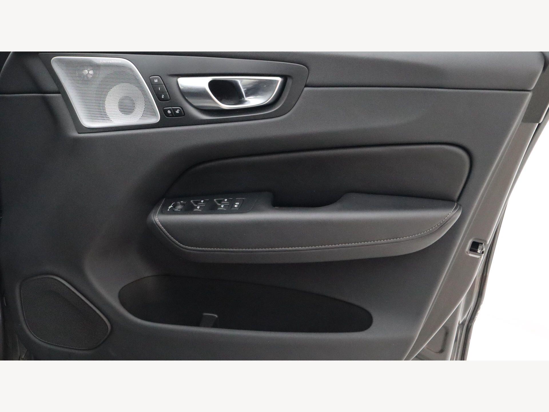 Volvo XC60 view 29