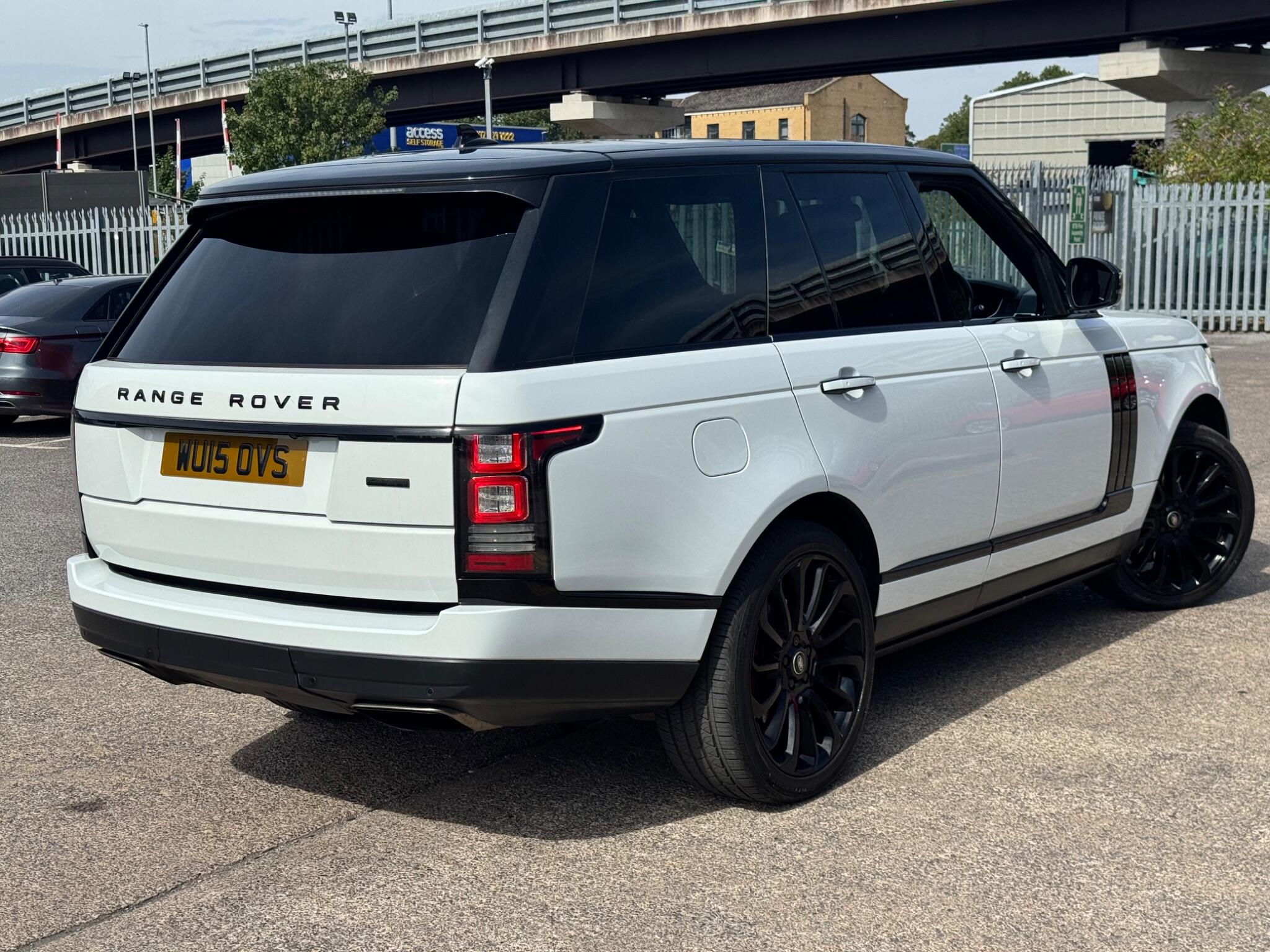Land Rover Range Rover view 18