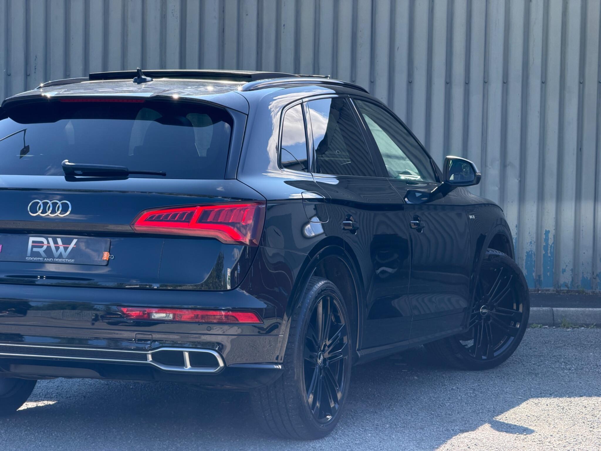 Audi SQ5 view 25