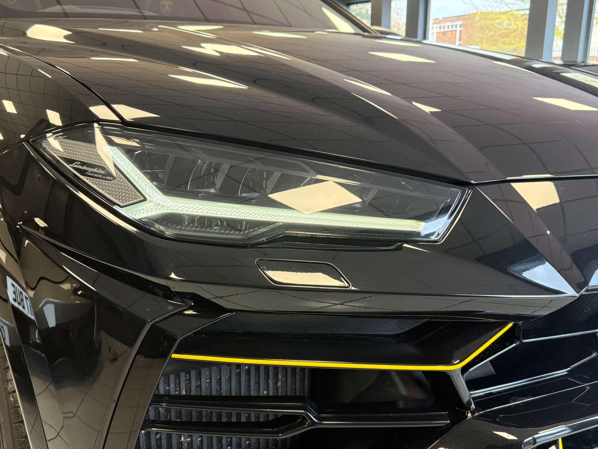 Lamborghini Urus view 30