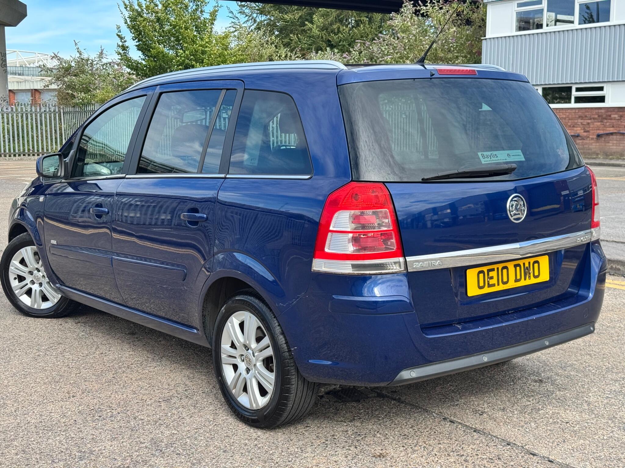 Vauxhall Zafira view 4