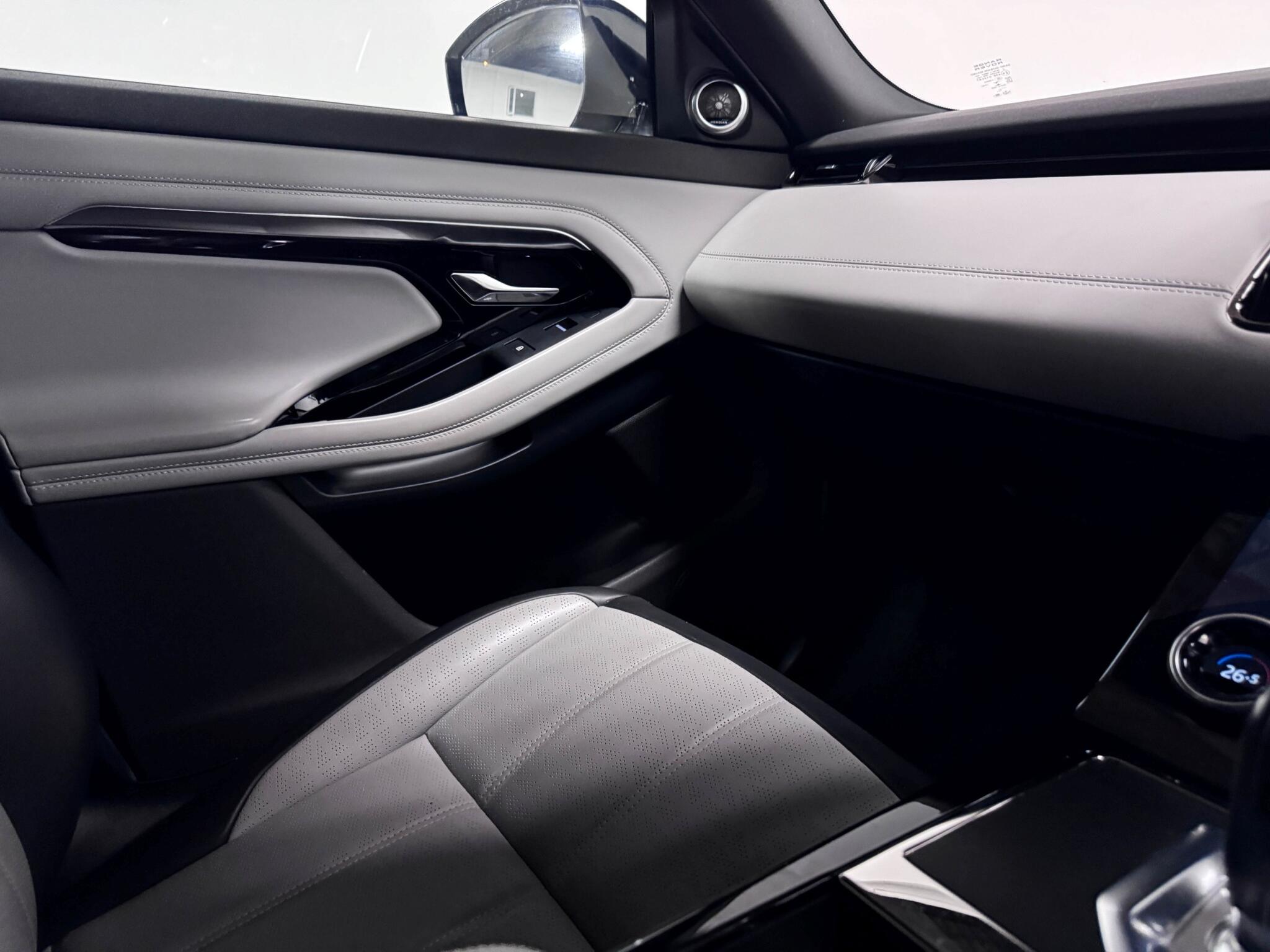 Land Rover Range Rover Evoque view 37