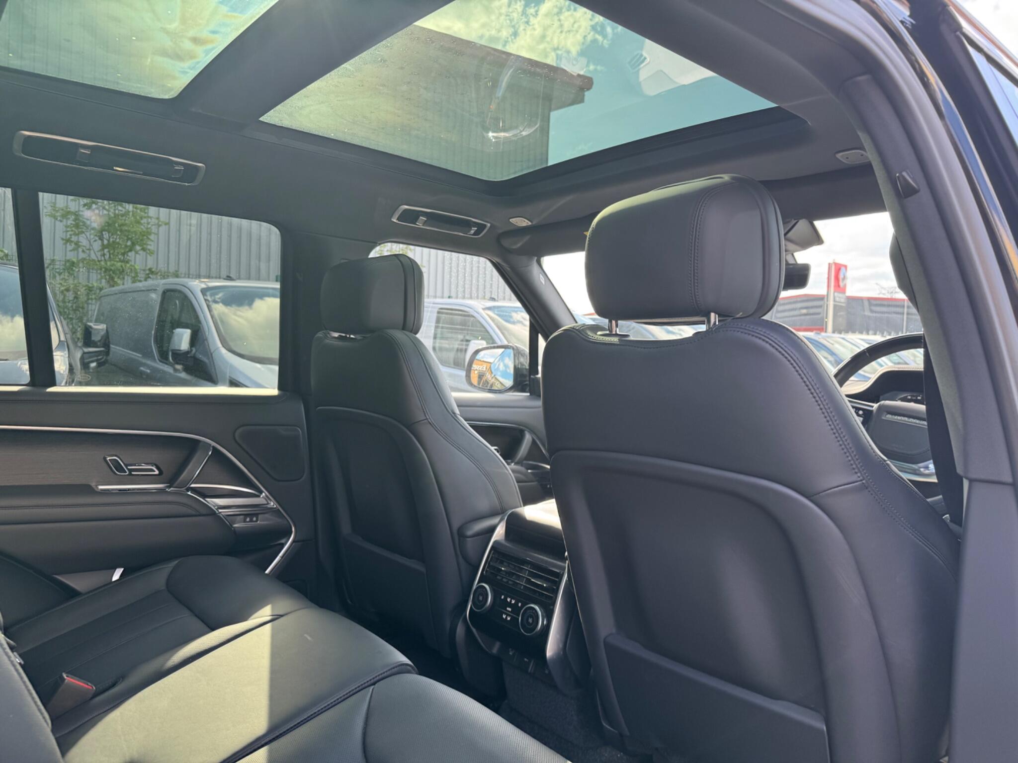 Land Rover Range Rover view 18