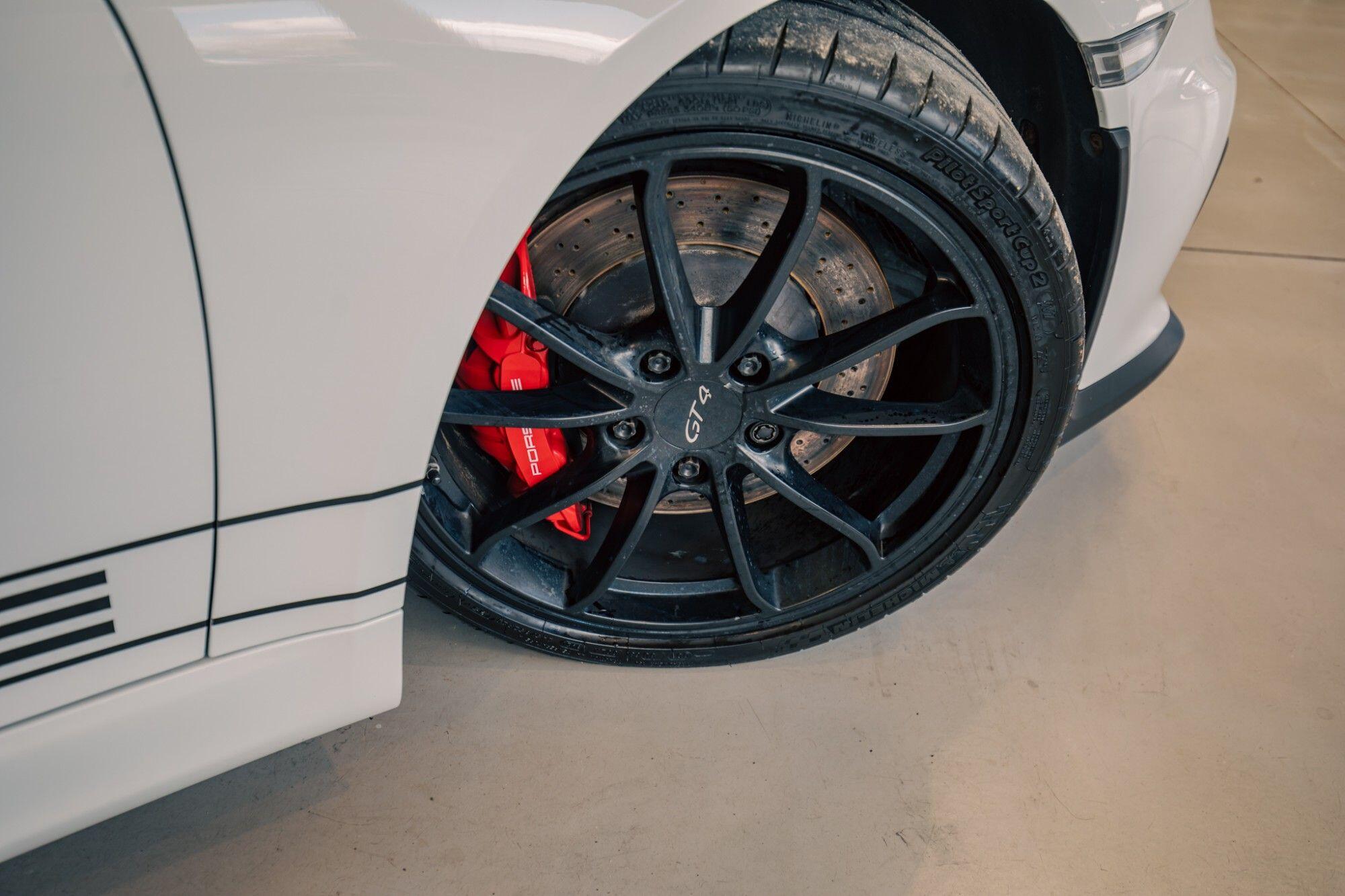 Porsche Cayman view 13