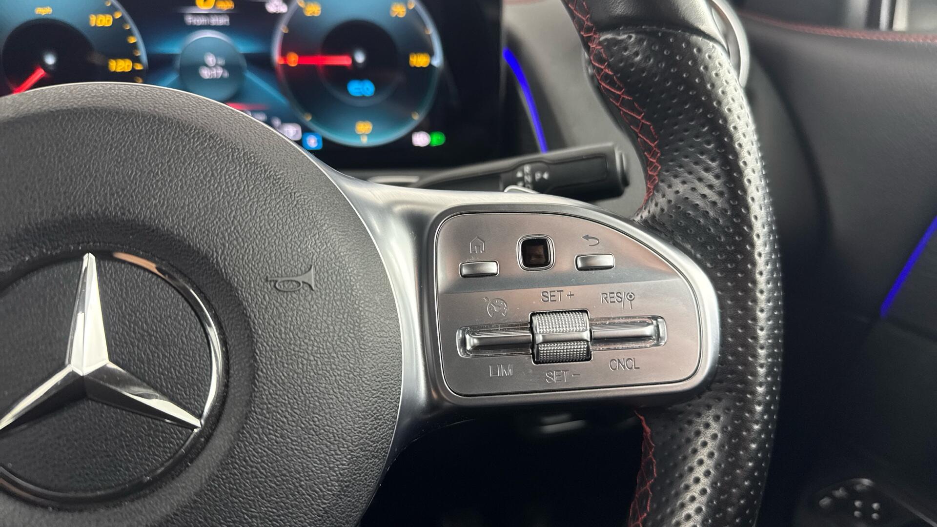 Mercedes-Benz Eqb 300 view 42