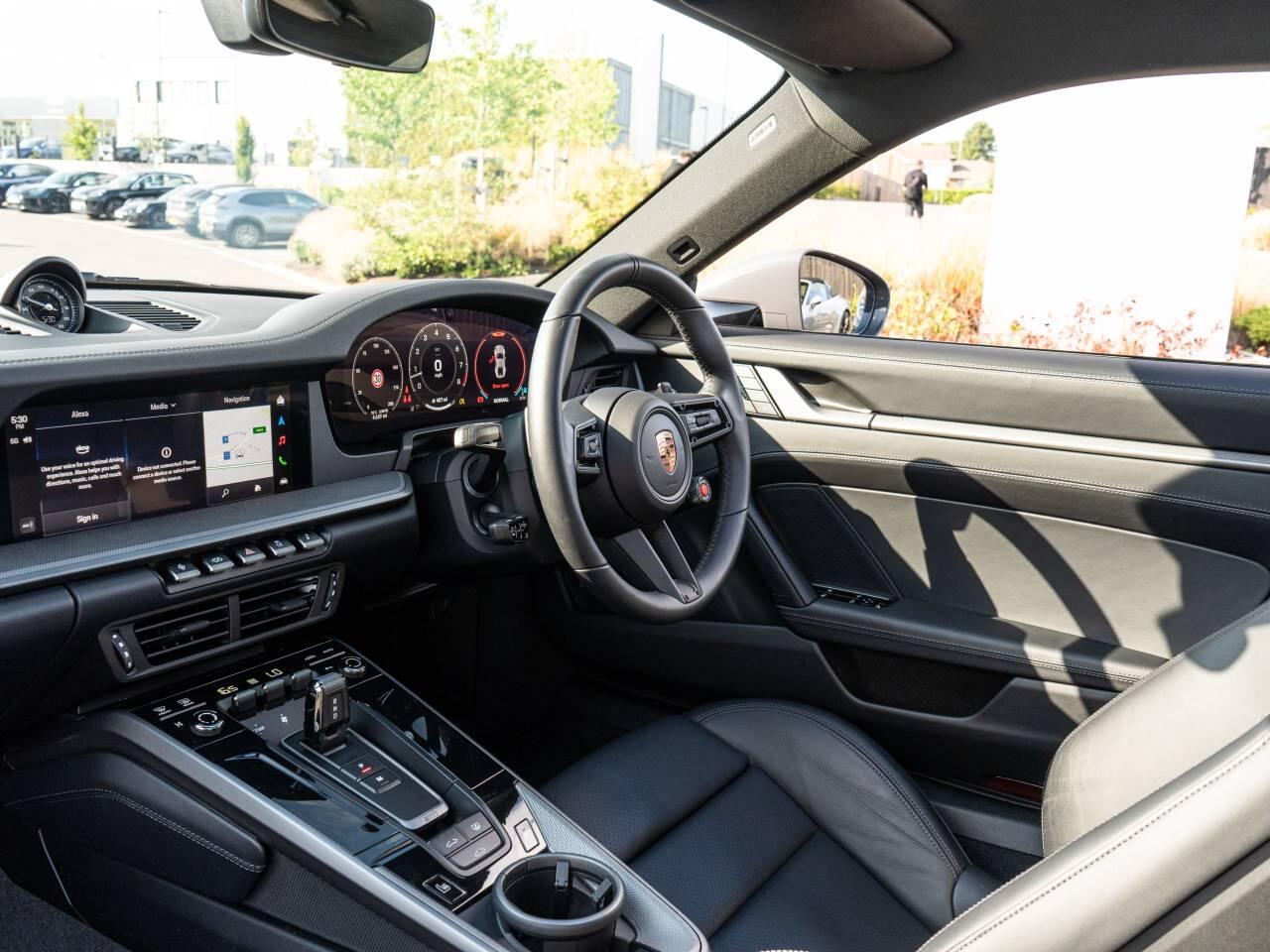 Porsche 911 view 33