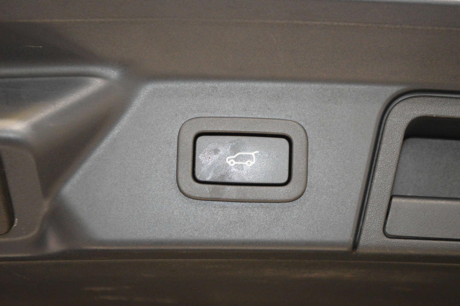 Land Rover Range Rover Velar view 25