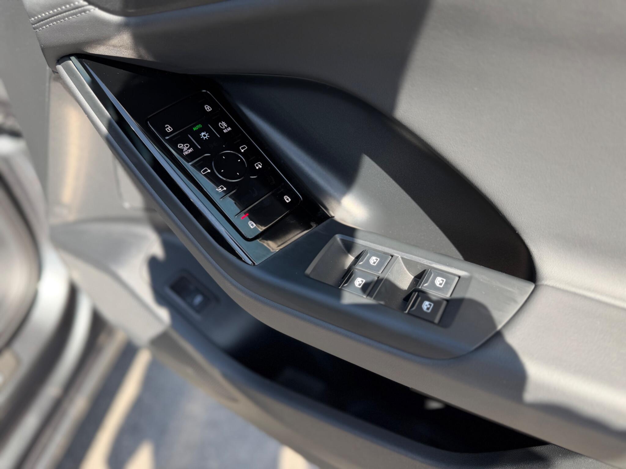 Audi E-Tron view 28