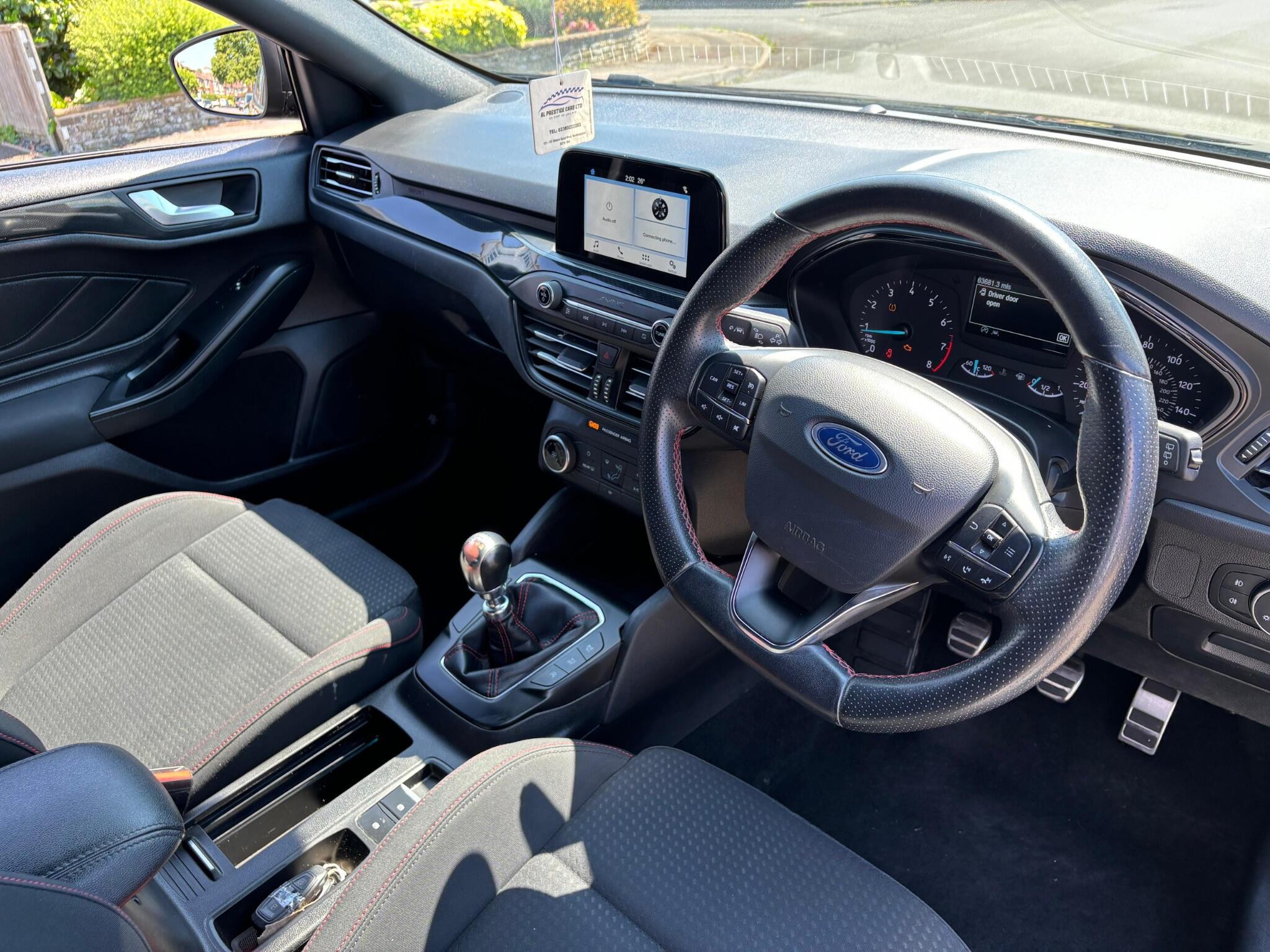 Ford Focus view 3