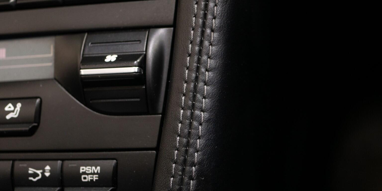 Porsche 911 view 39