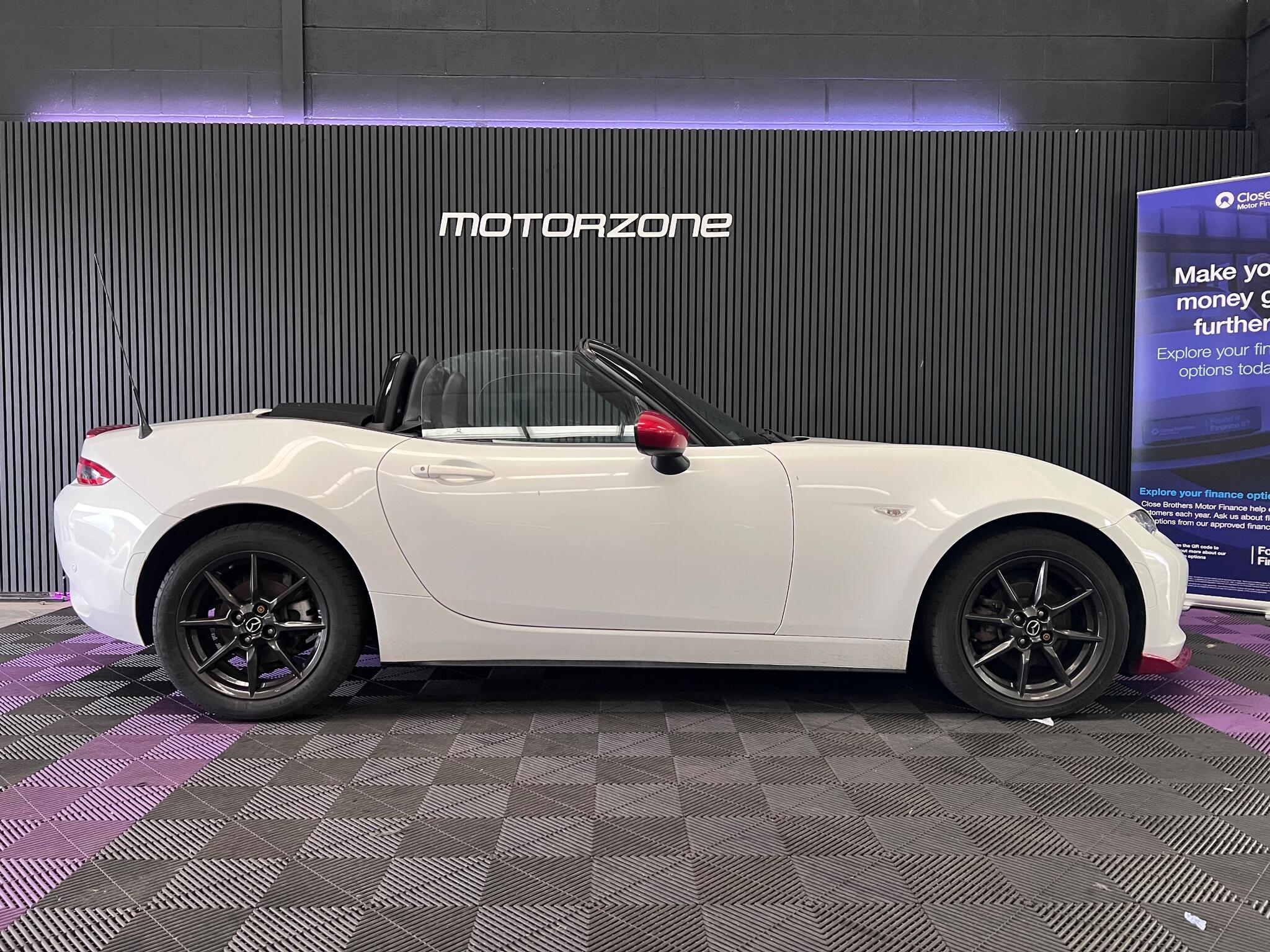 Mazda MX-5 view 6