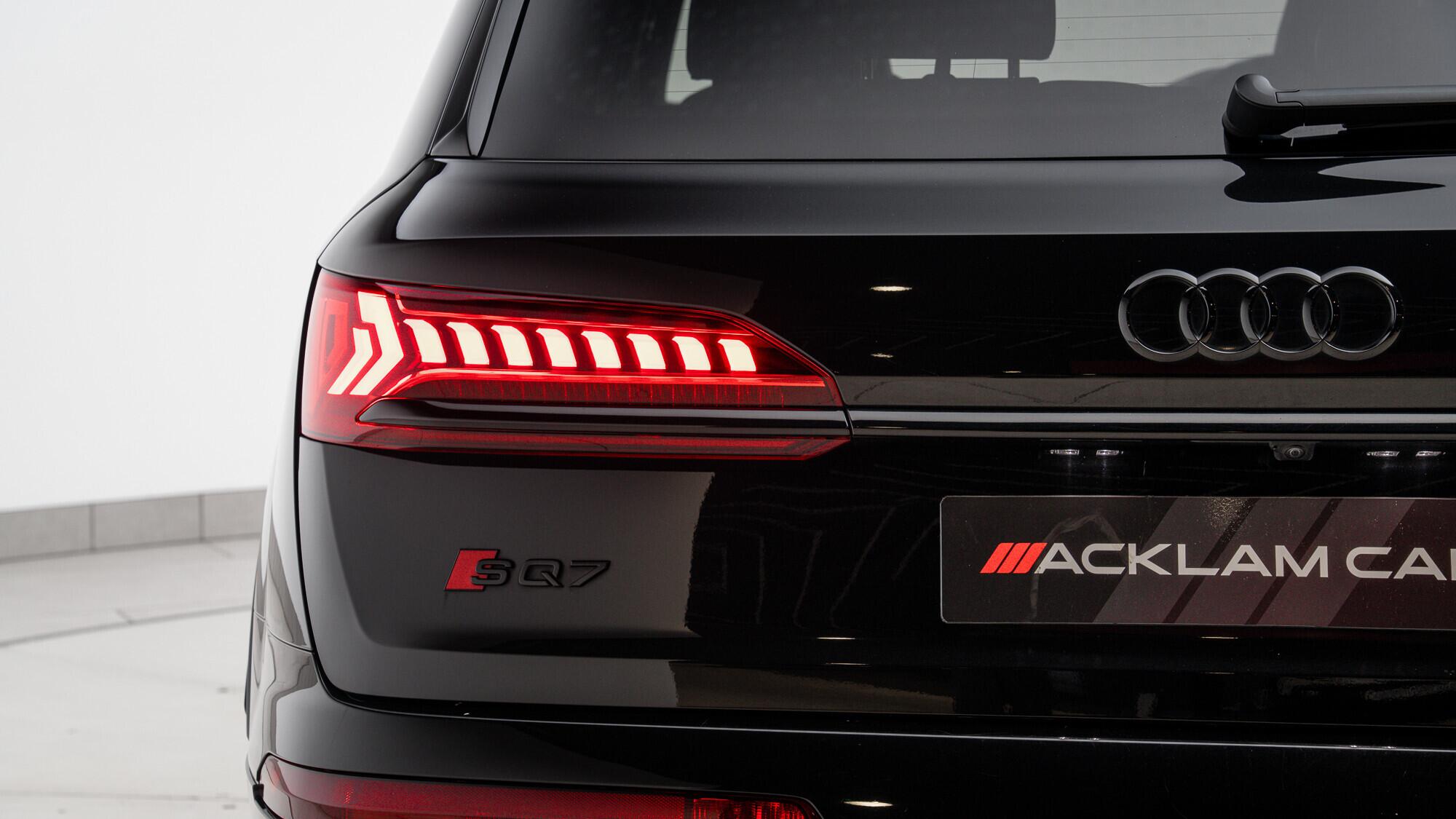 Audi SQ7 view 13