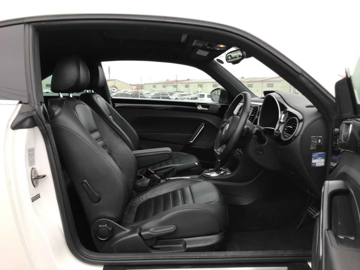 Volkswagen Beetle view 10