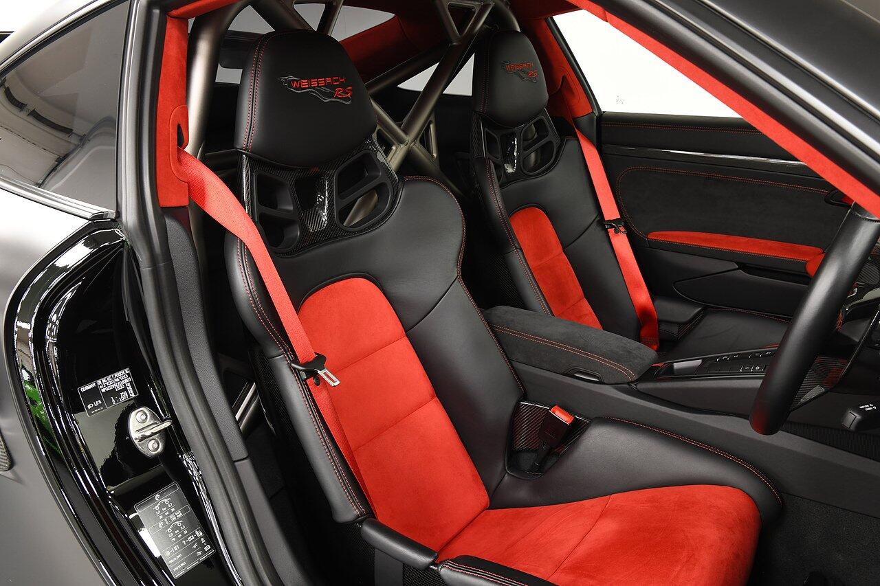 Porsche 911 view 8