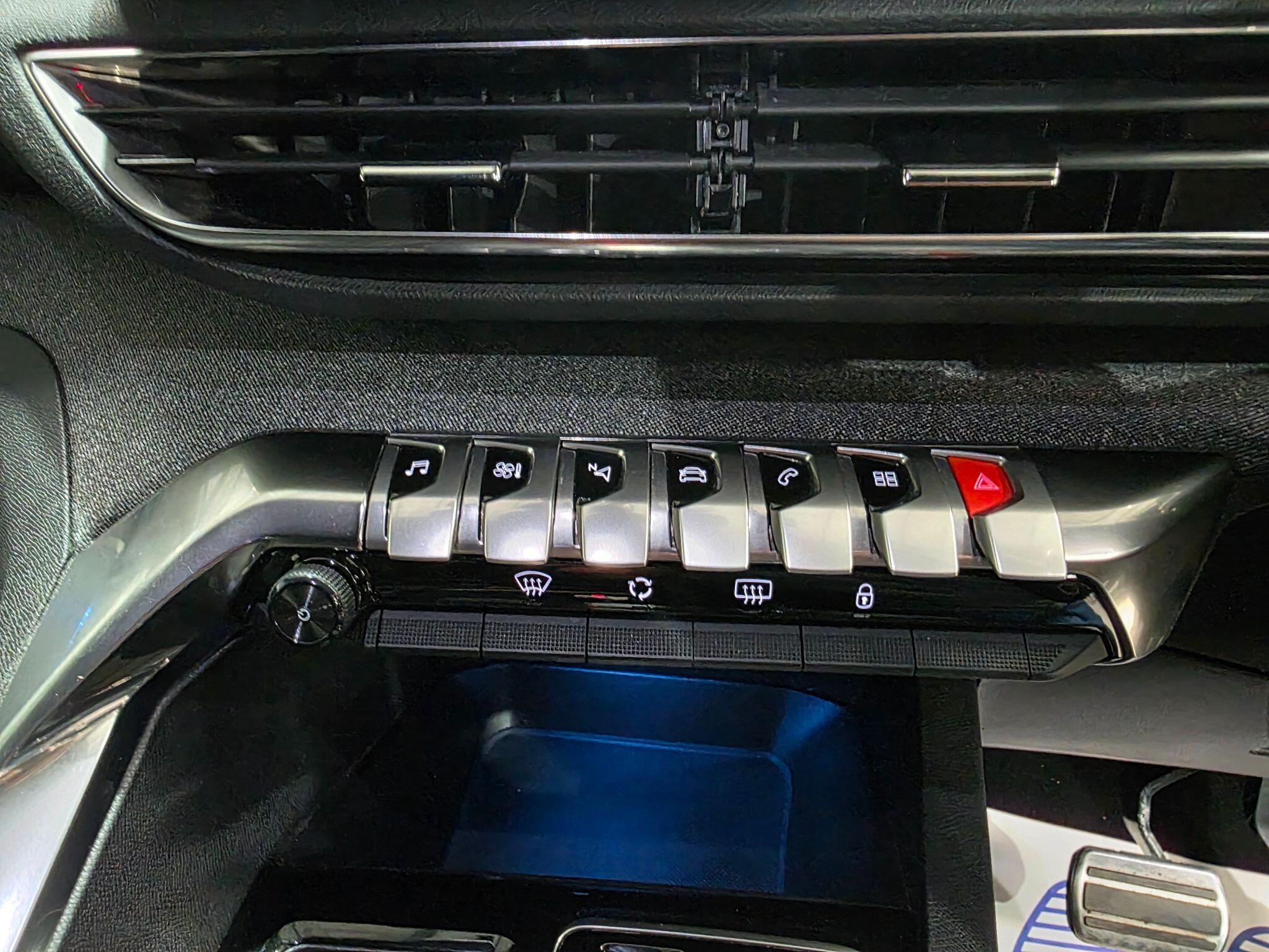 Peugeot 5008 view 10