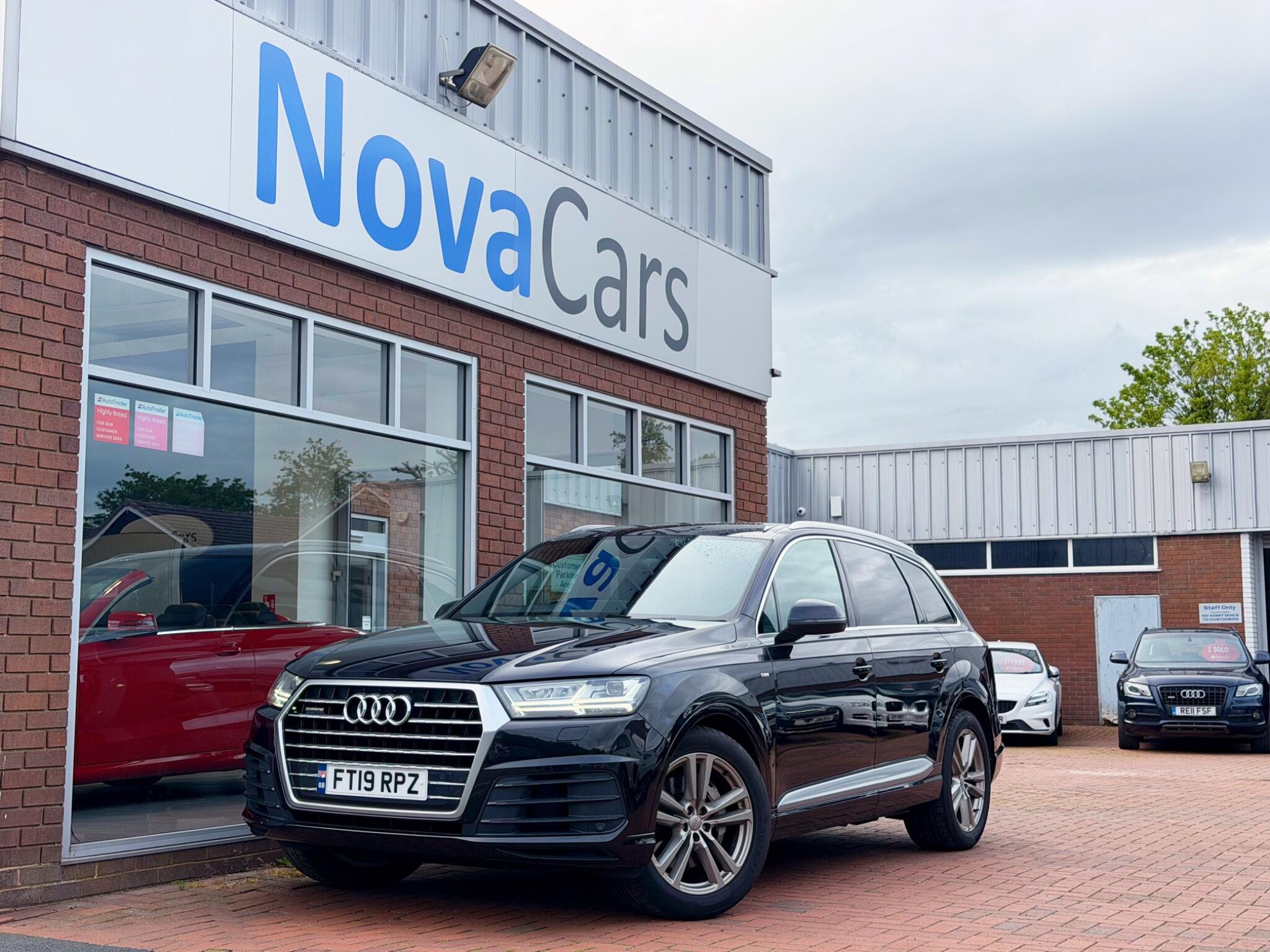 Audi Q7 view 43