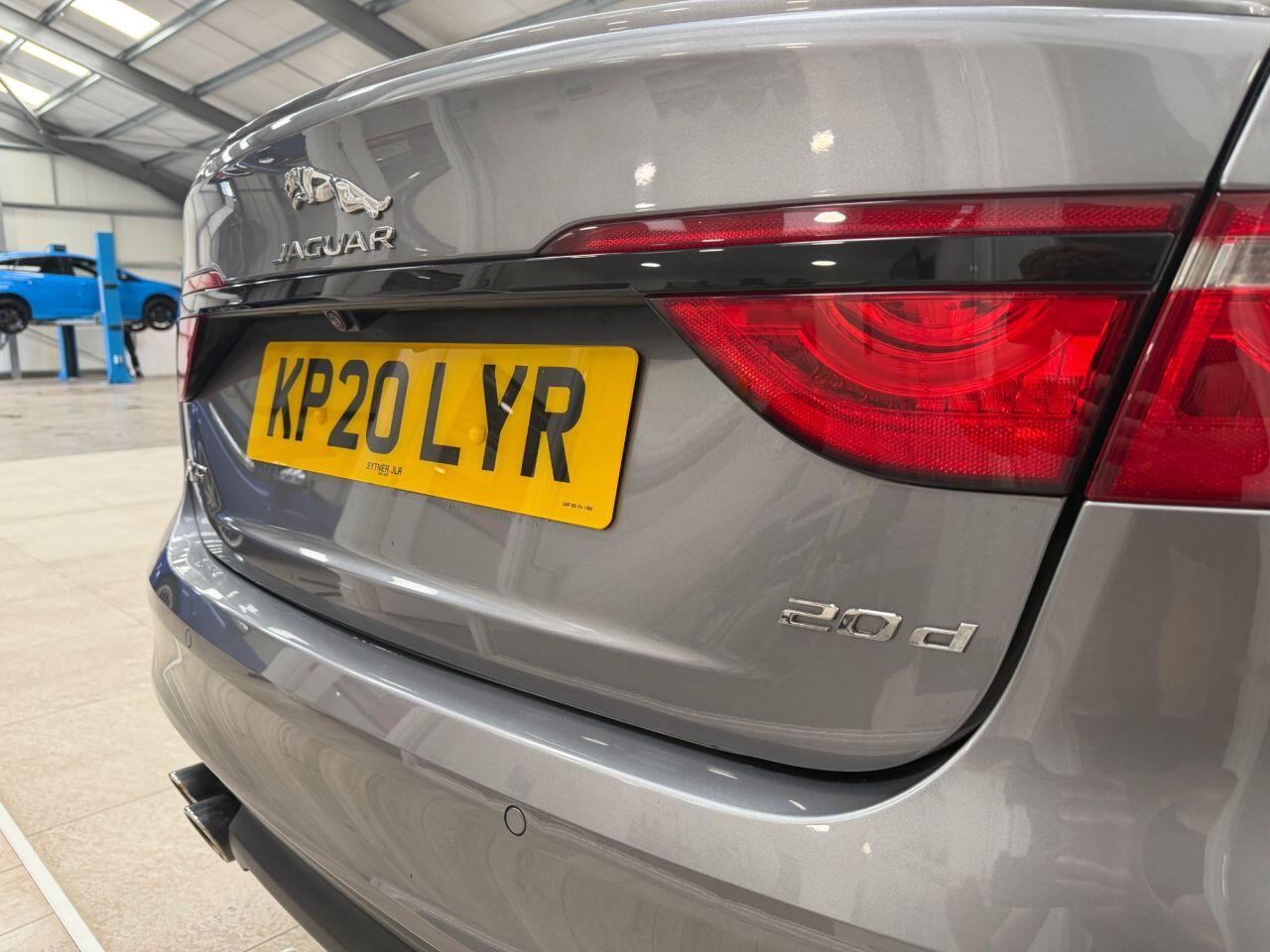Jaguar XF view 18