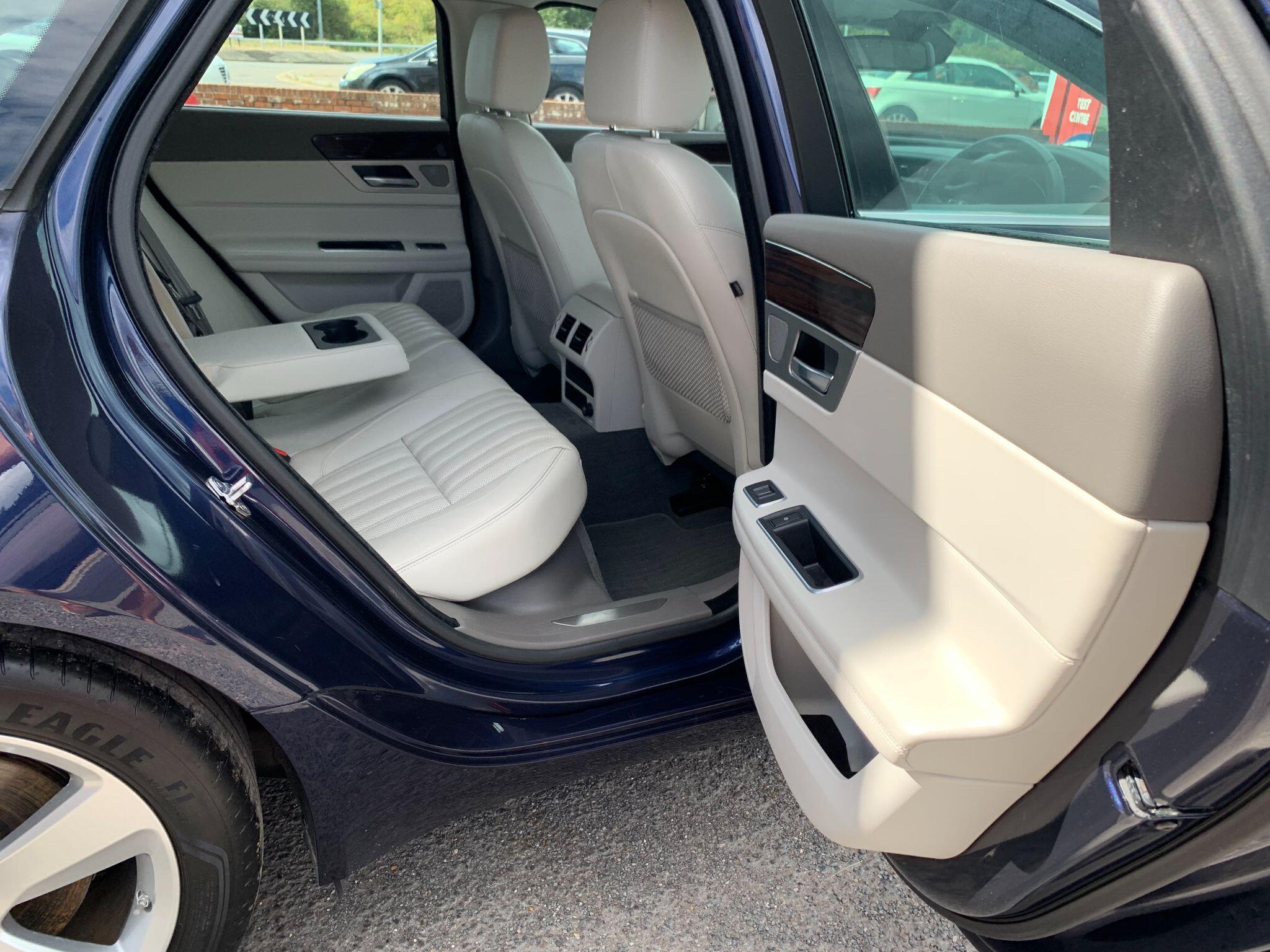 Jaguar XF view 17