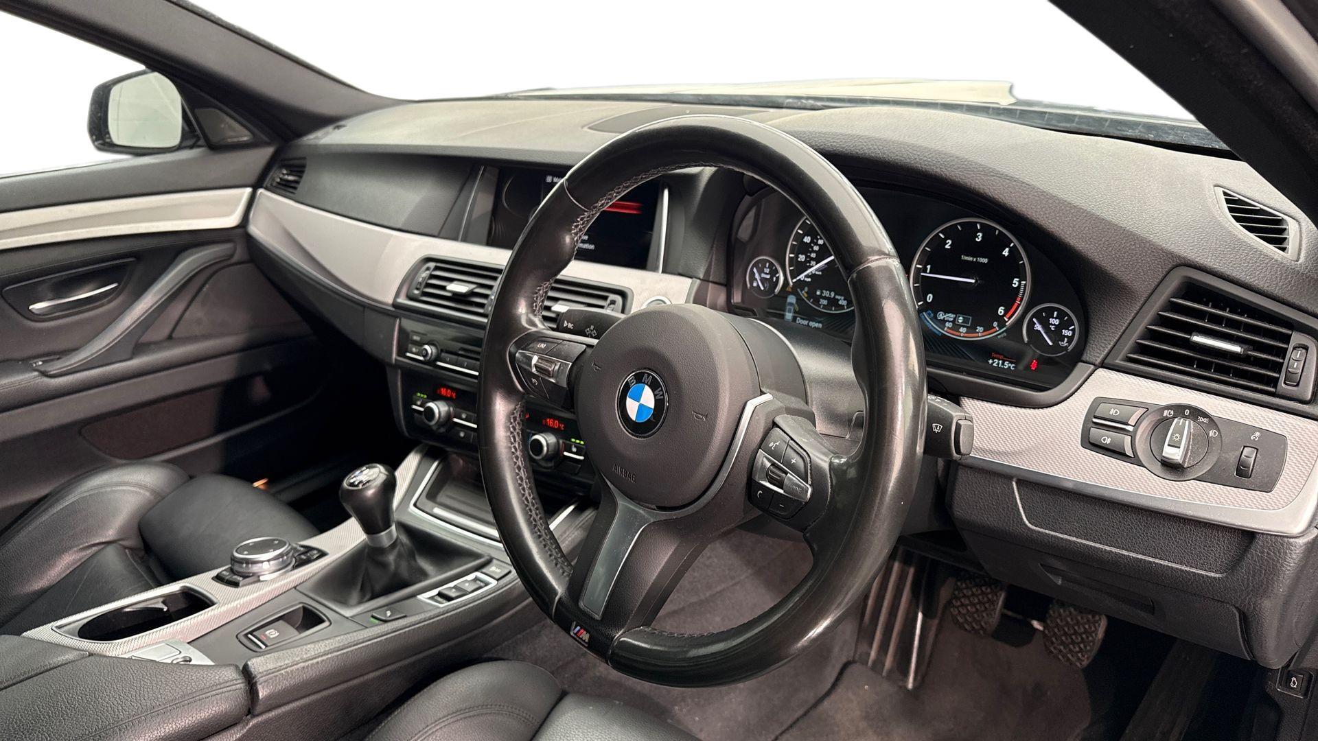 BMW 5 Series view 6
