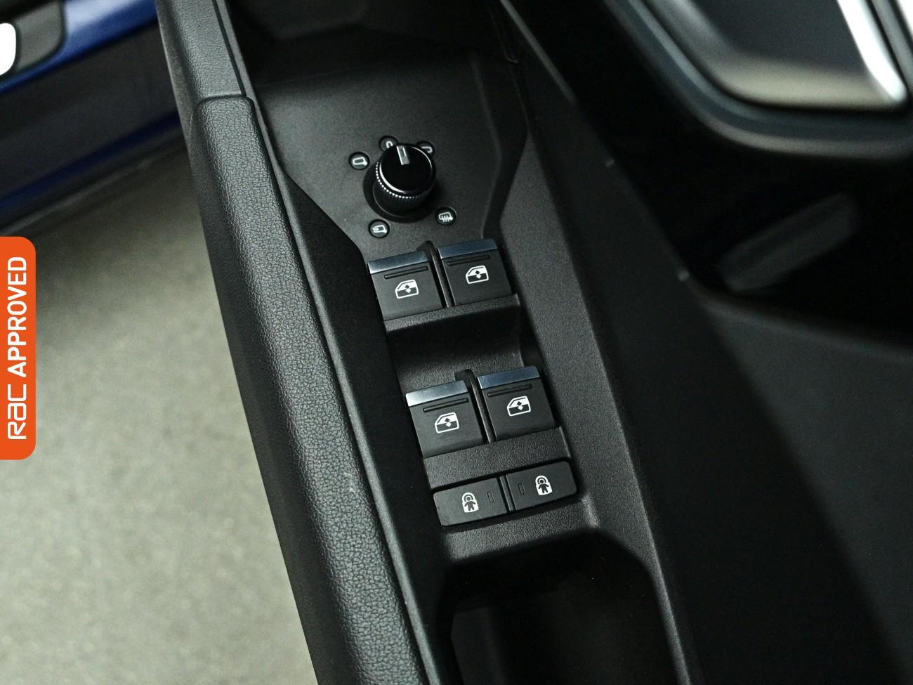Audi Q4 e-tron view 27
