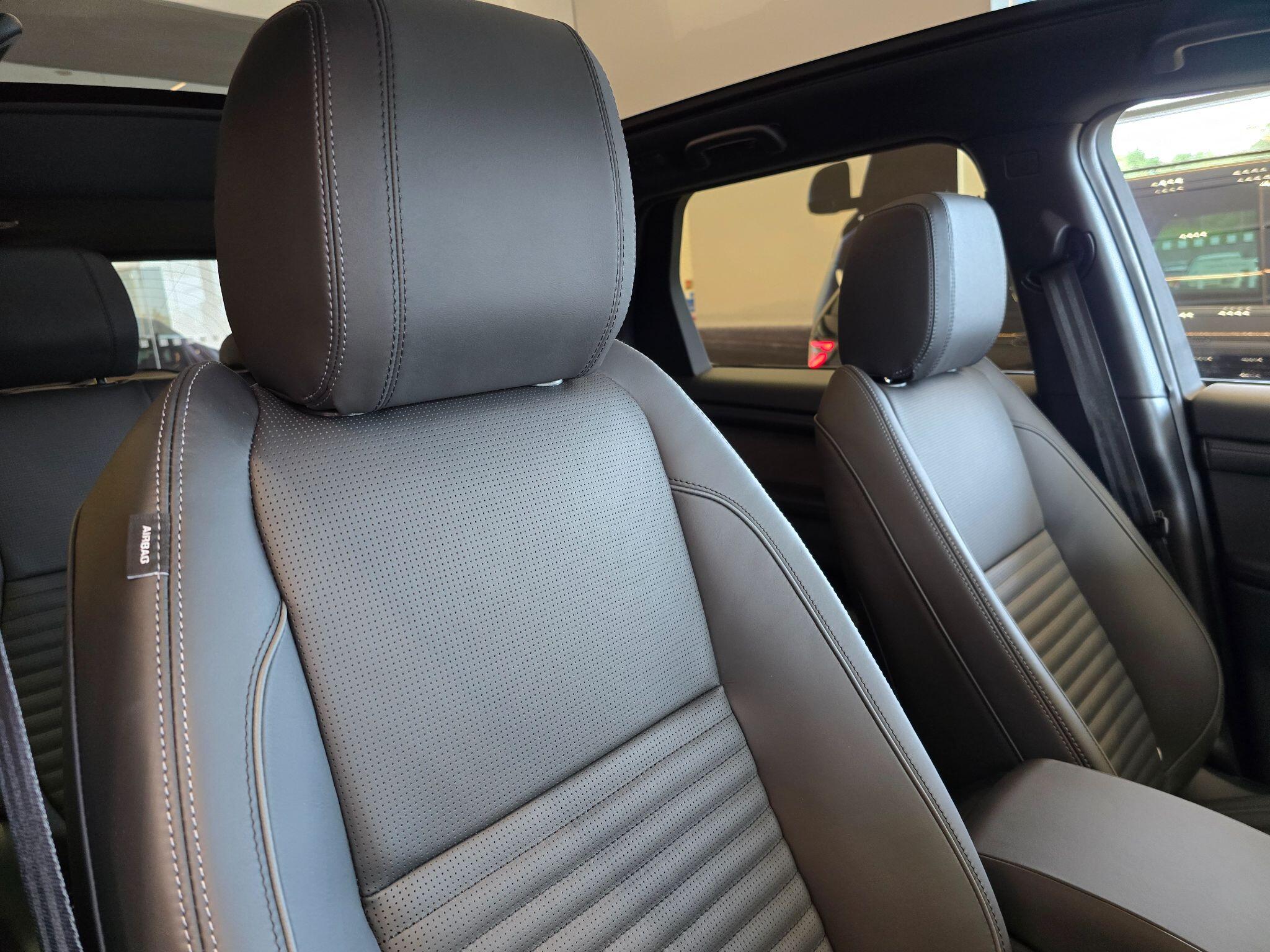 Land Rover Discovery Sport view 19