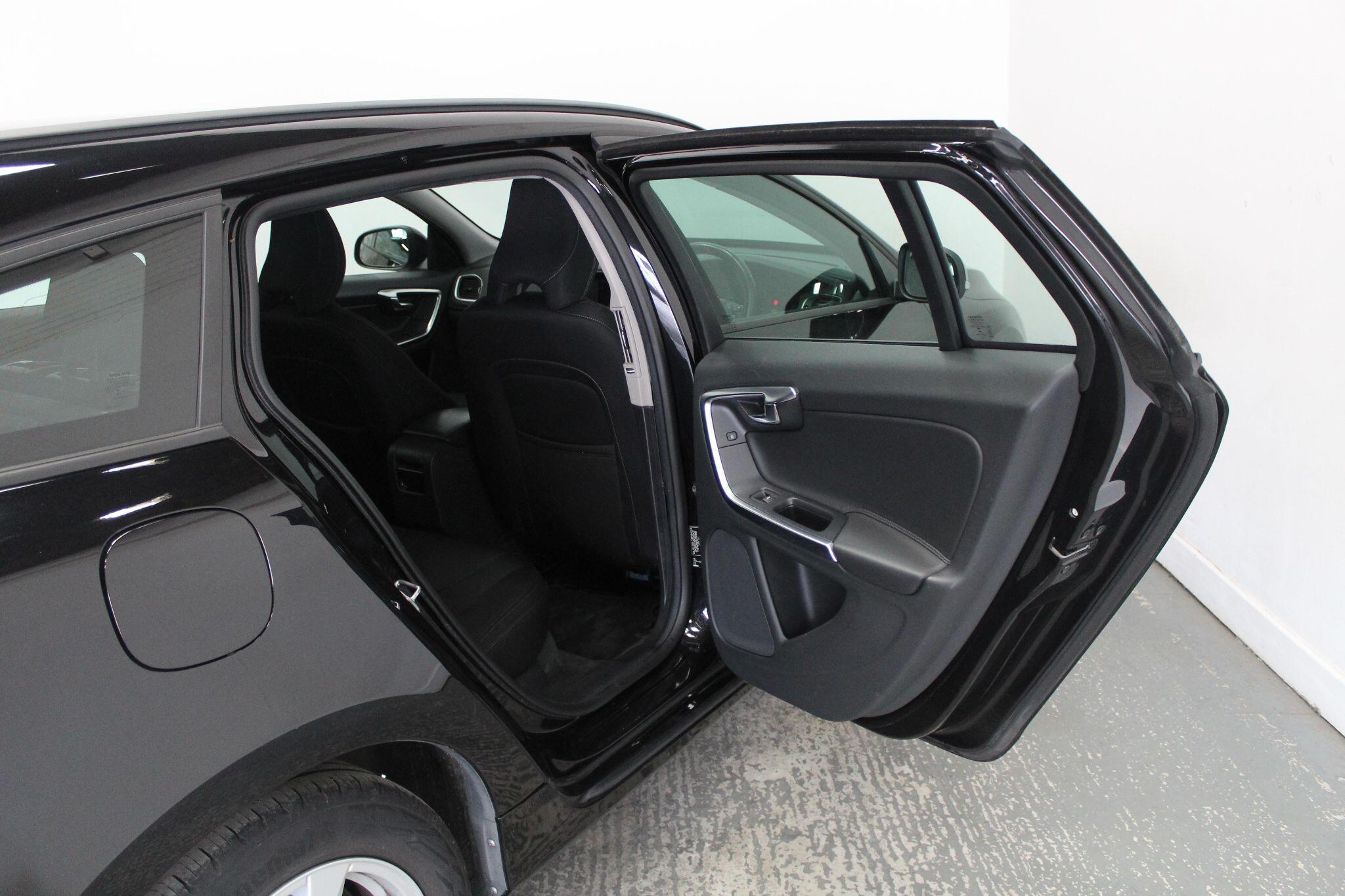 Volvo V60 view 25