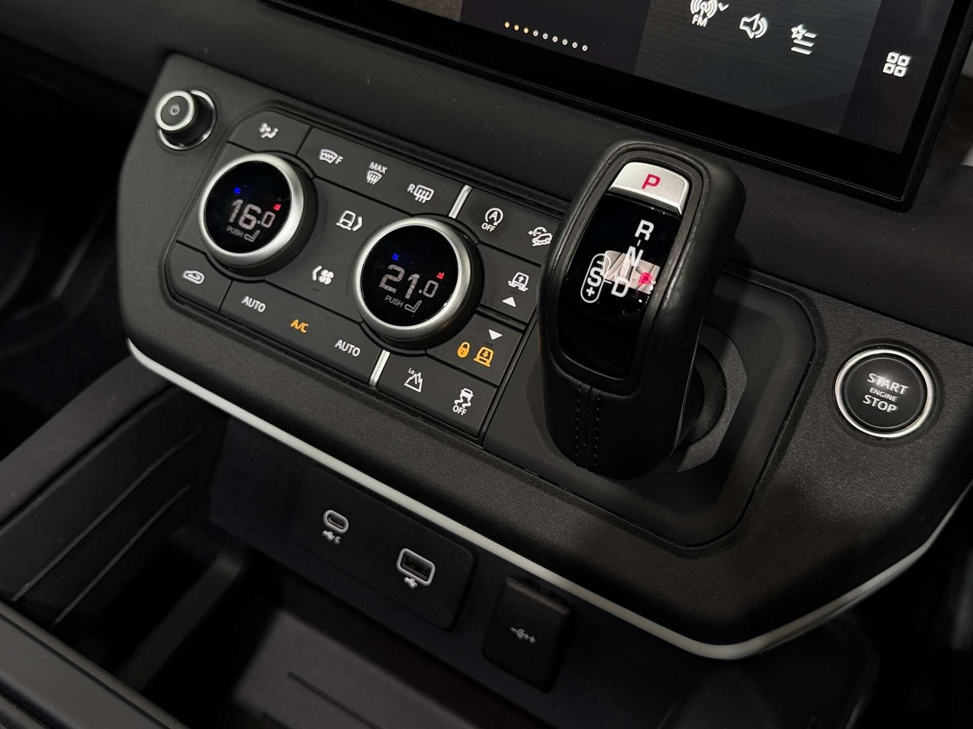 Land Rover Defender view 50