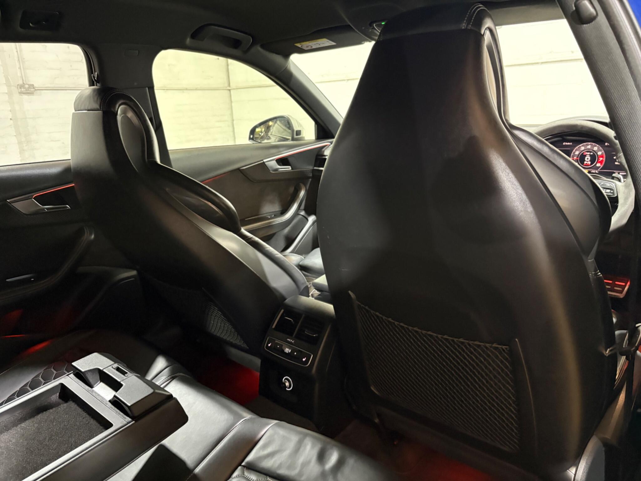 Audi RS4 Avant view 43