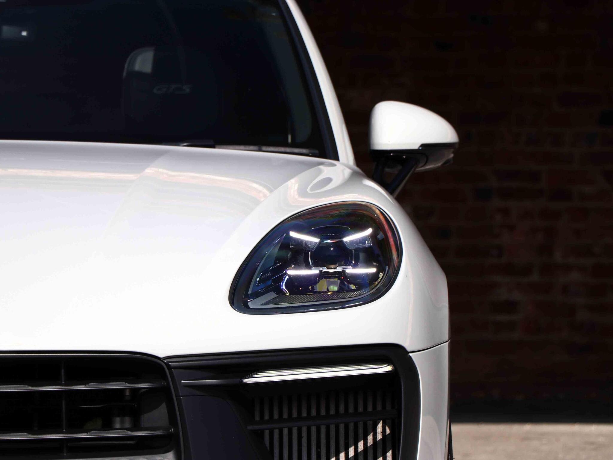 Porsche Macan view 11