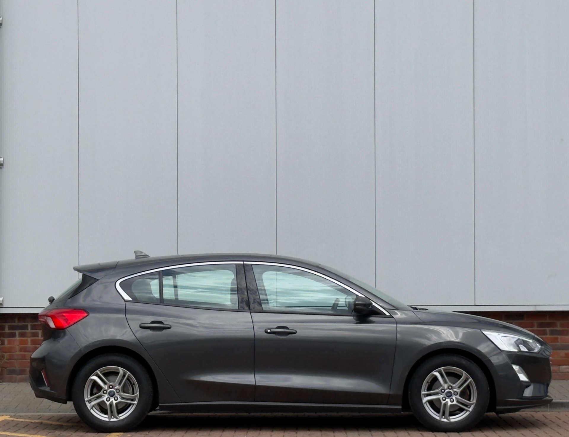 Ford Focus view 9