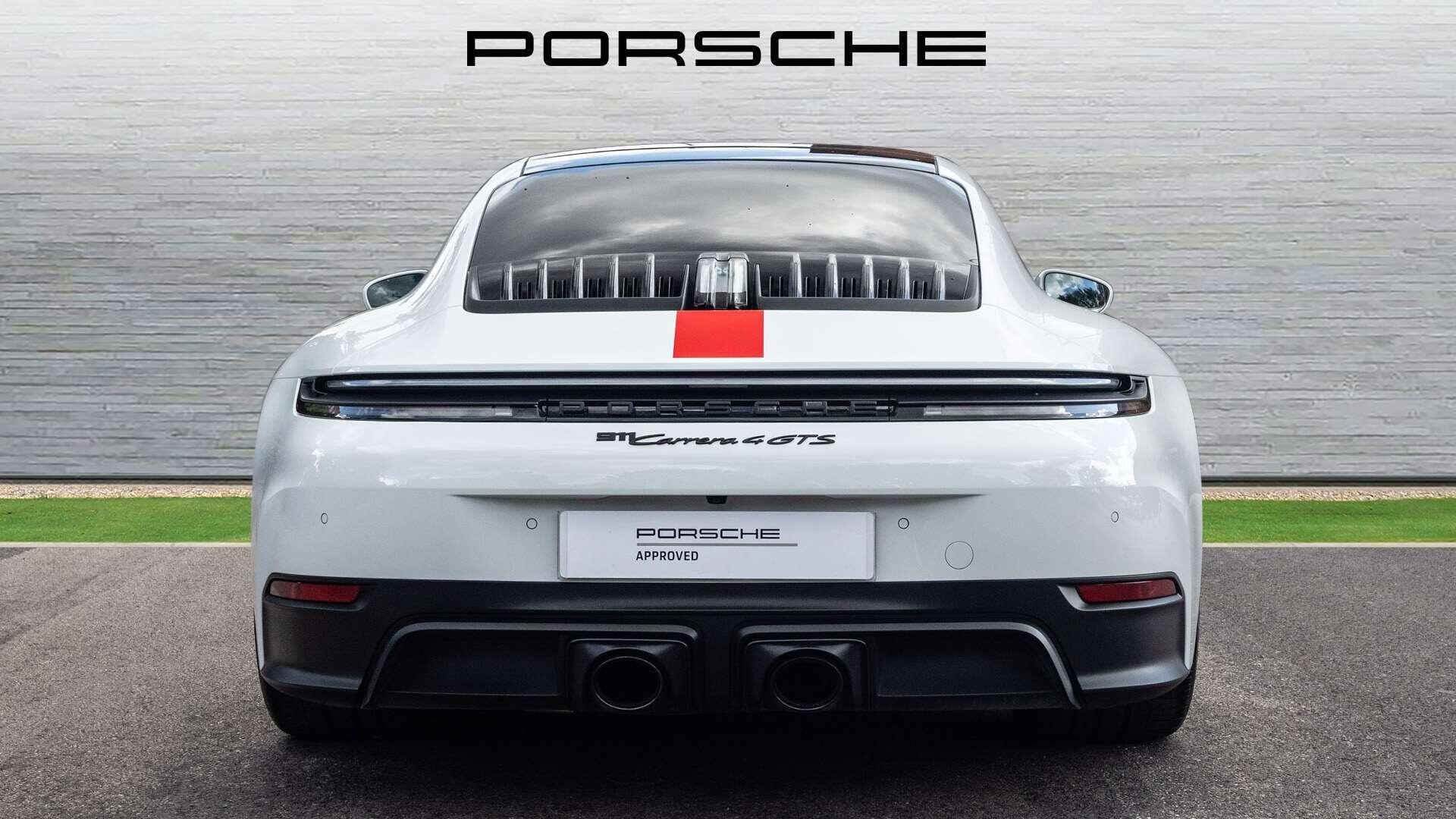 Porsche 911 view 10