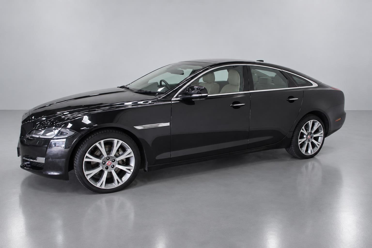 Jaguar XJ view 5
