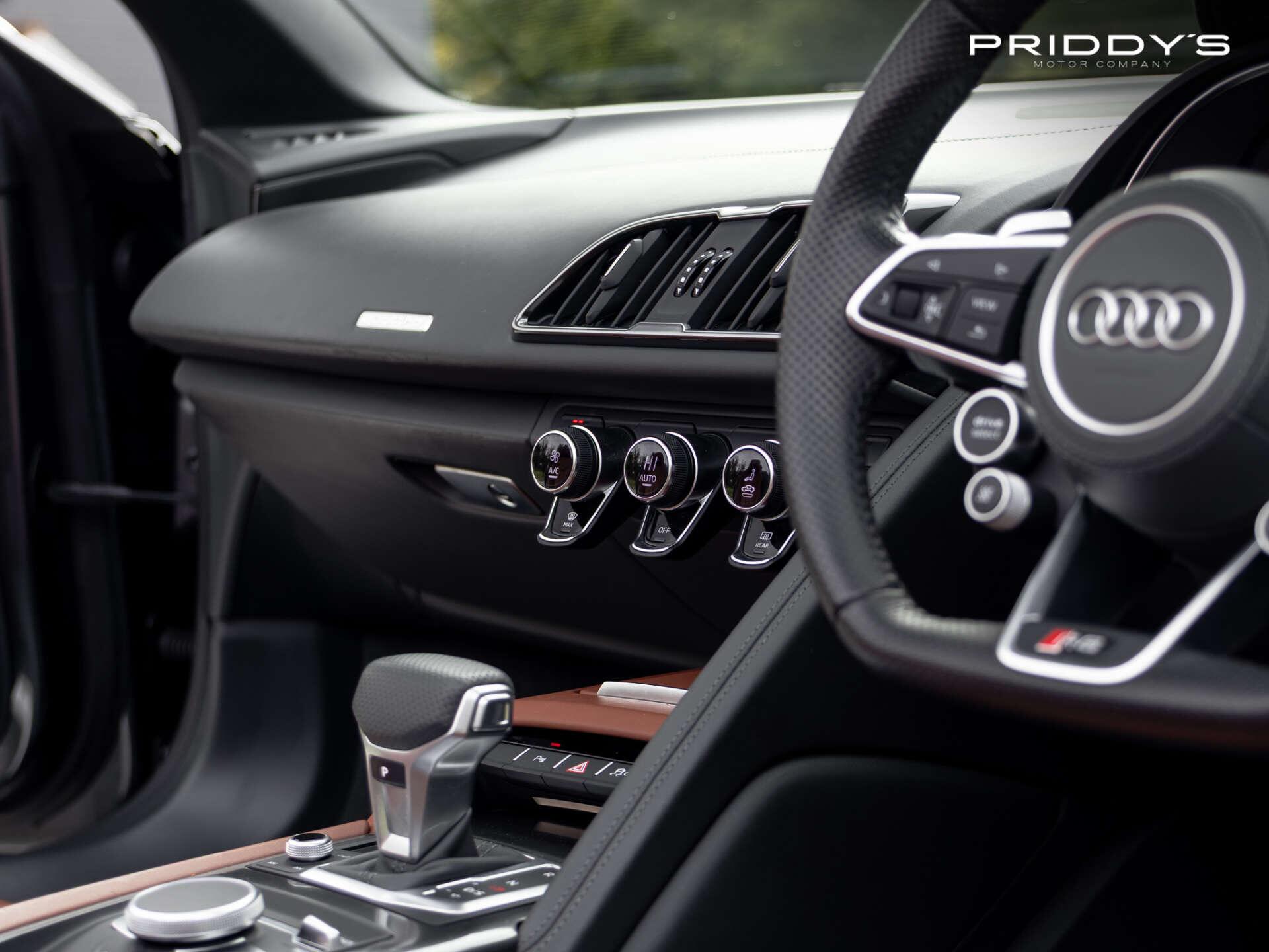 Audi R8 view 17