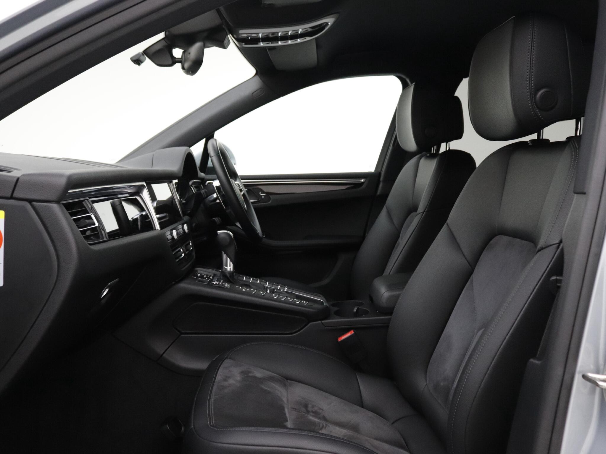 Porsche Macan view 26