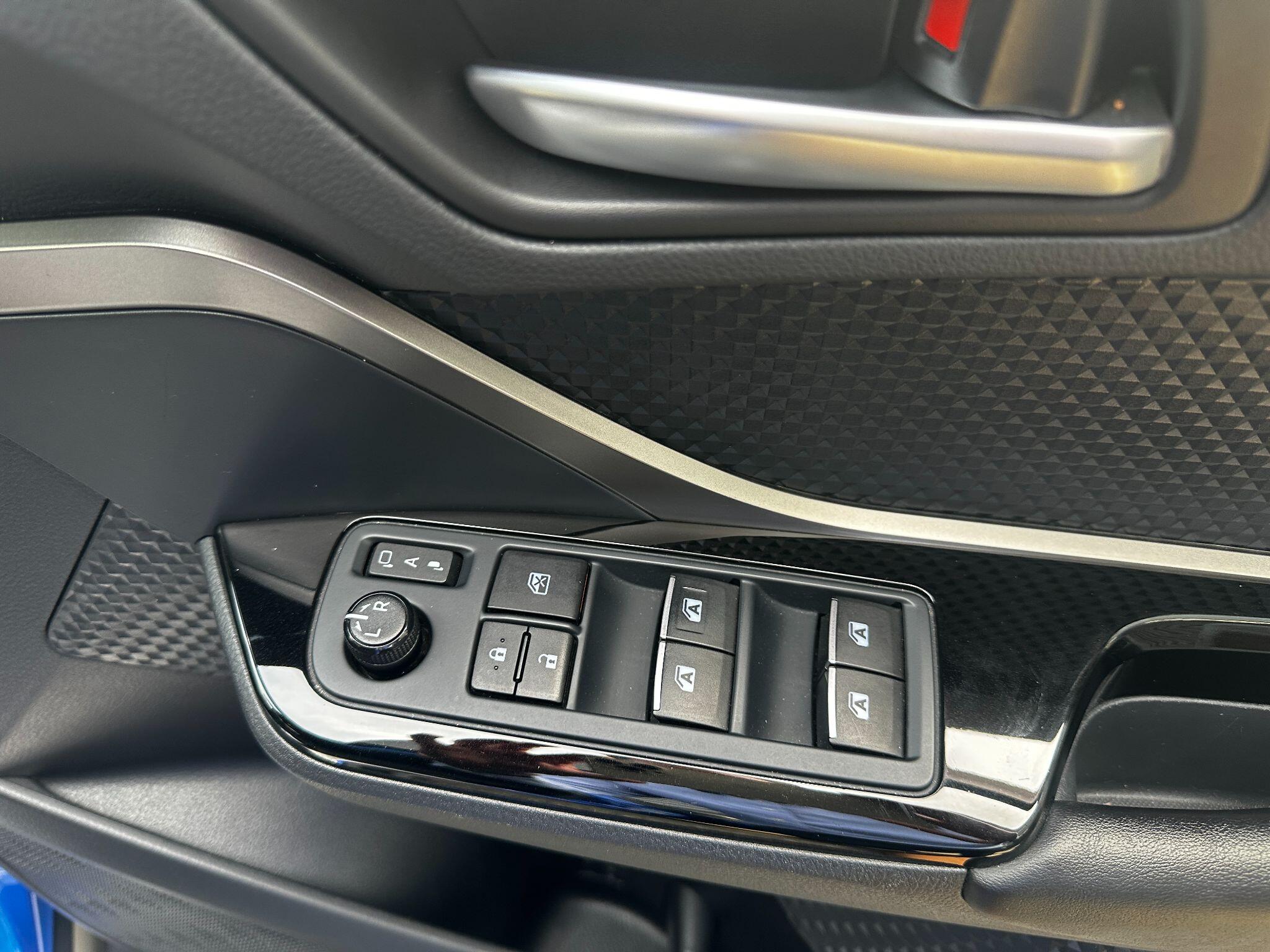 Toyota C-HR view 21