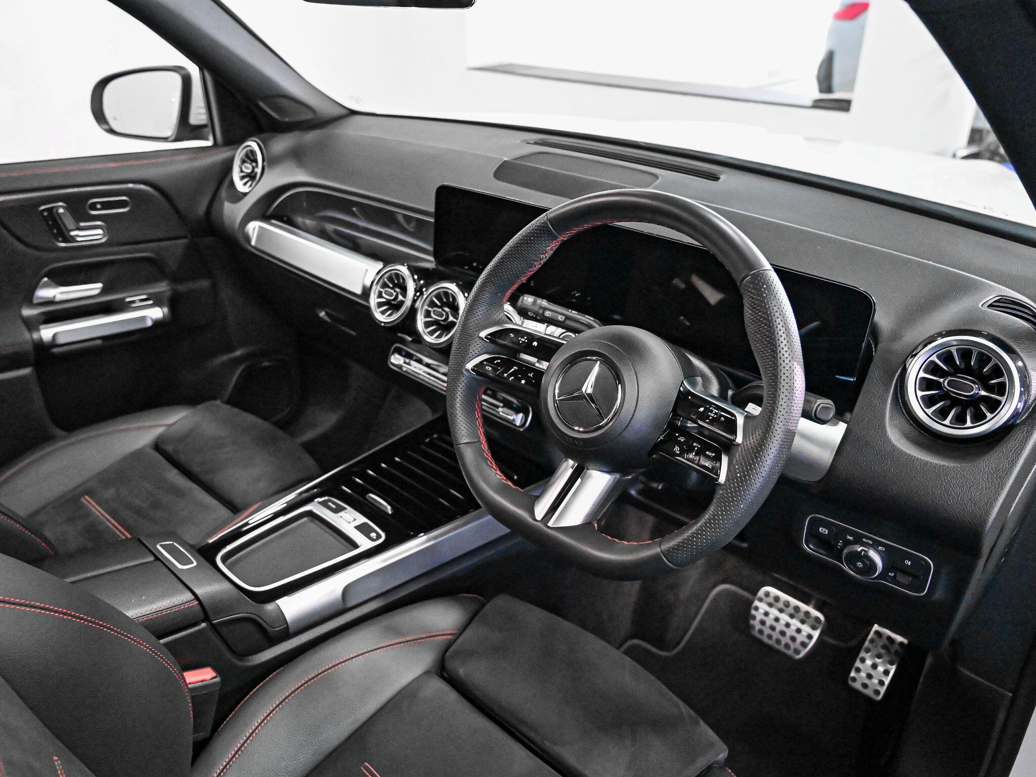 Mercedes-Benz GLB view 2