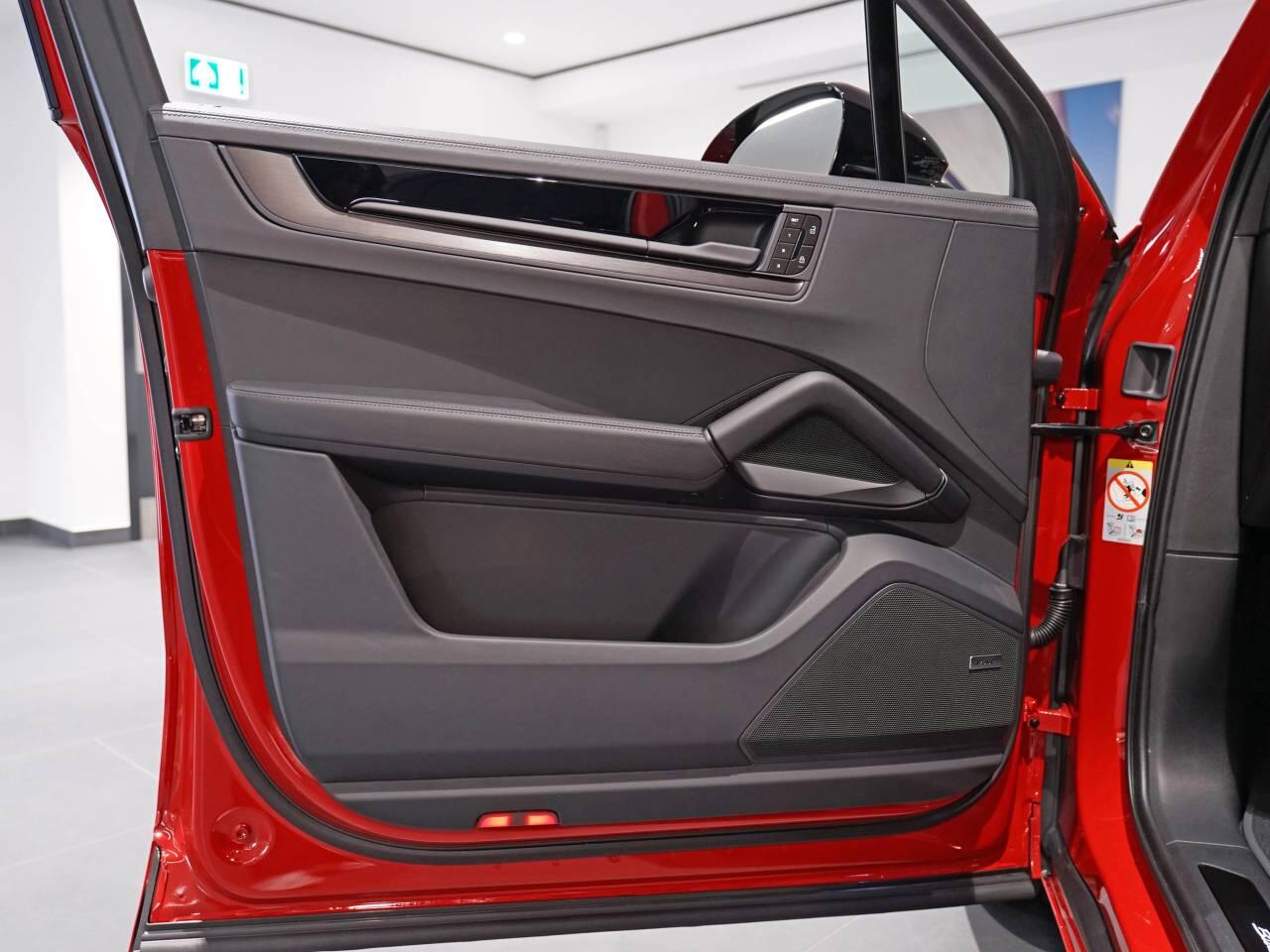 Porsche Cayenne view 45