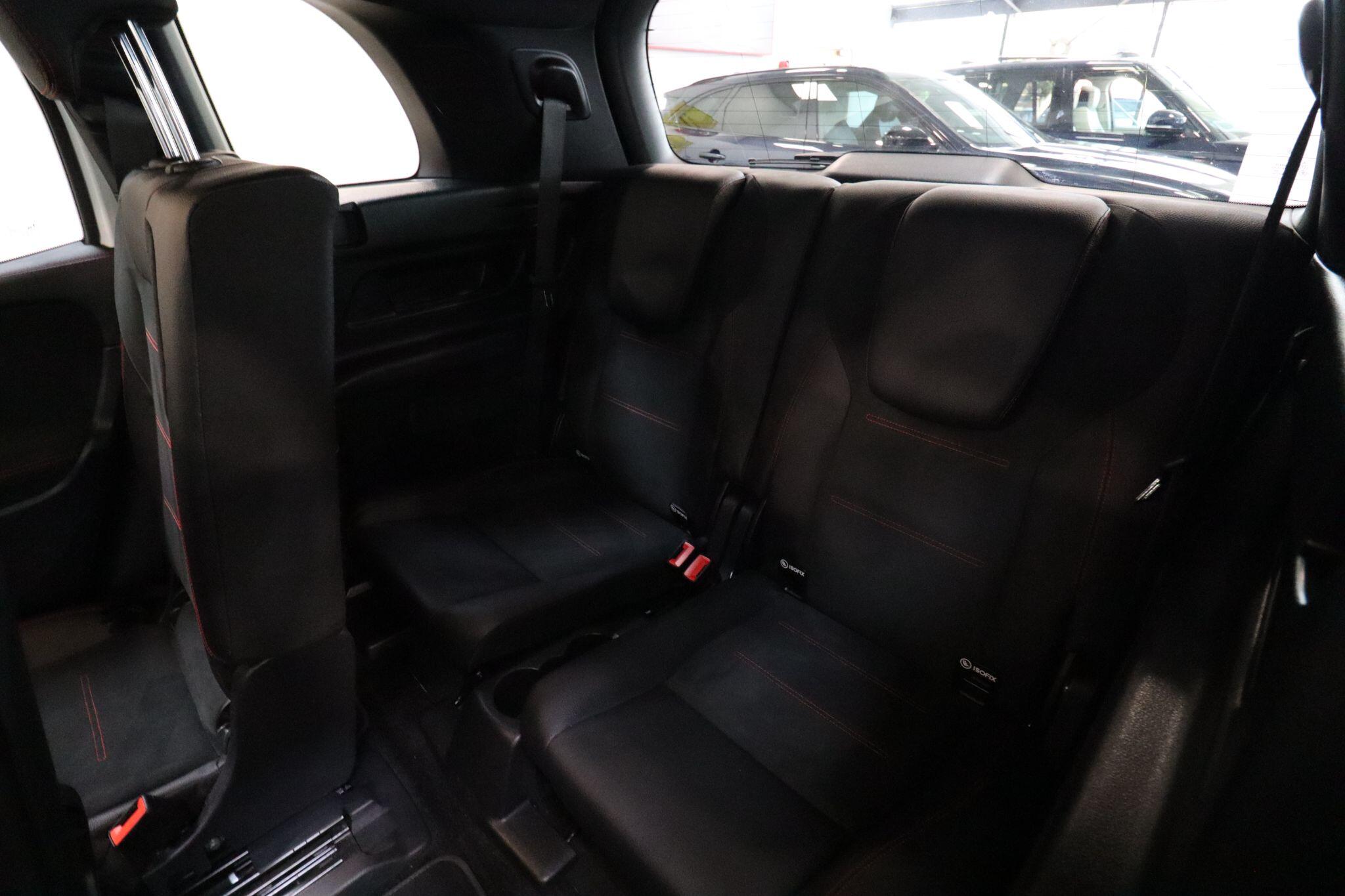 Mercedes-Benz GLB view 14