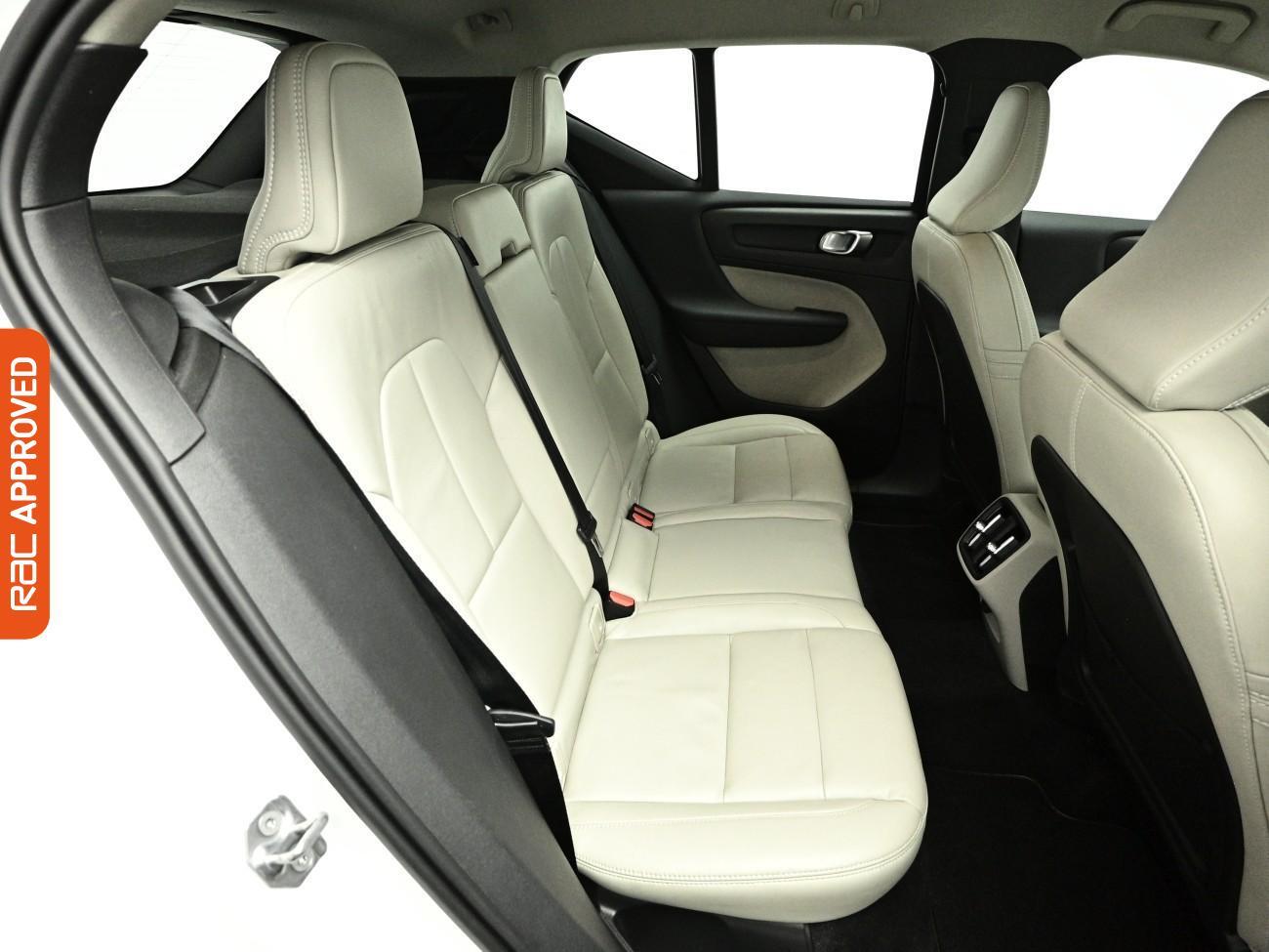 Volvo XC40 view 13