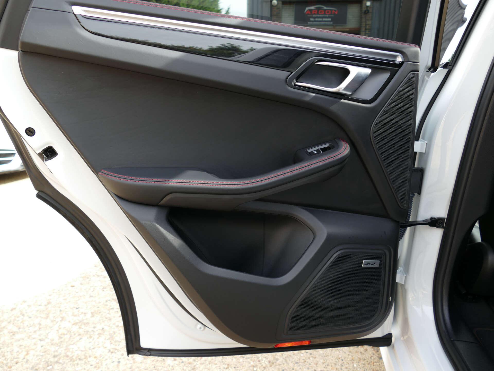 Porsche Macan view 55