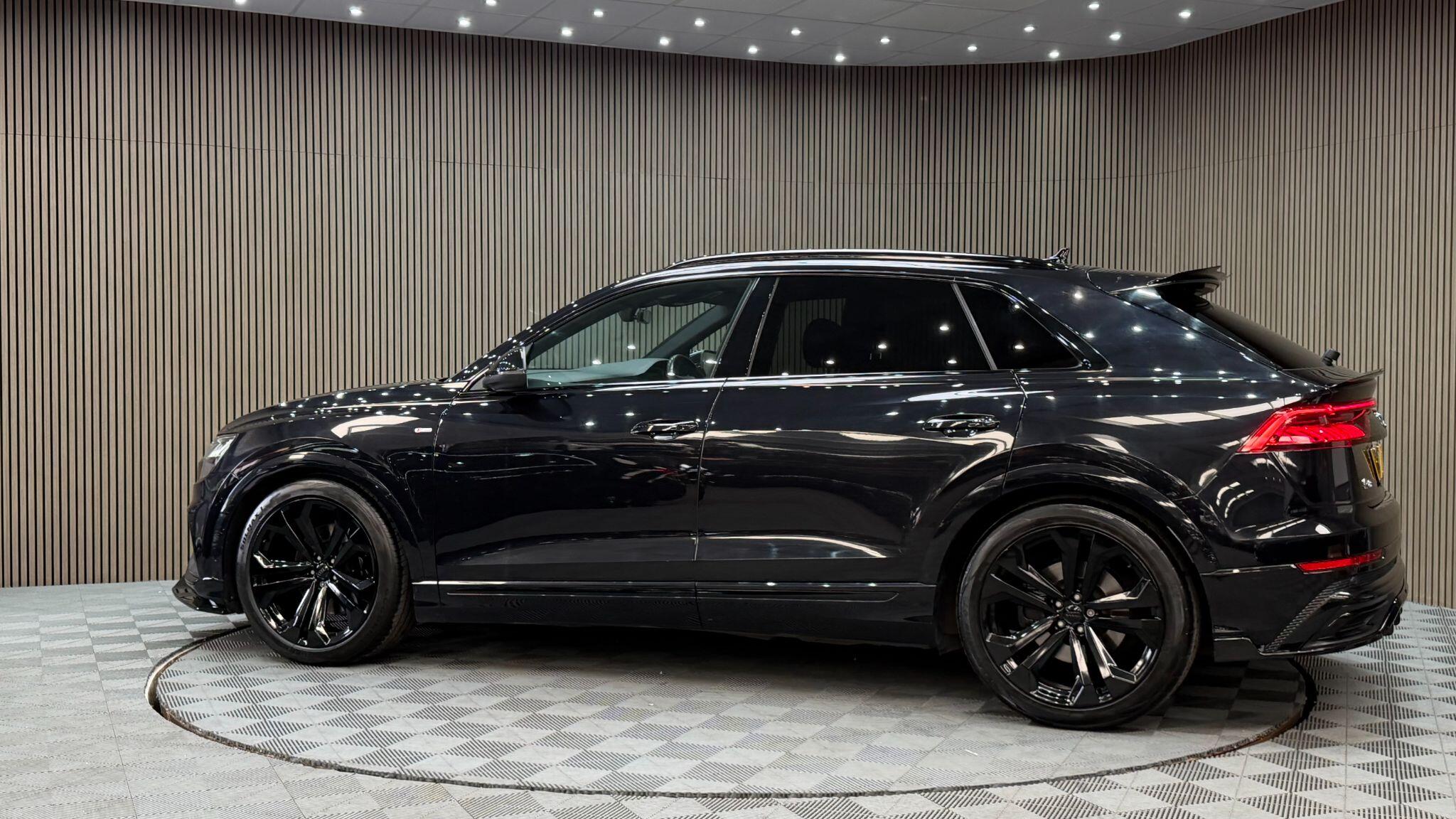 Audi Q8 view 49