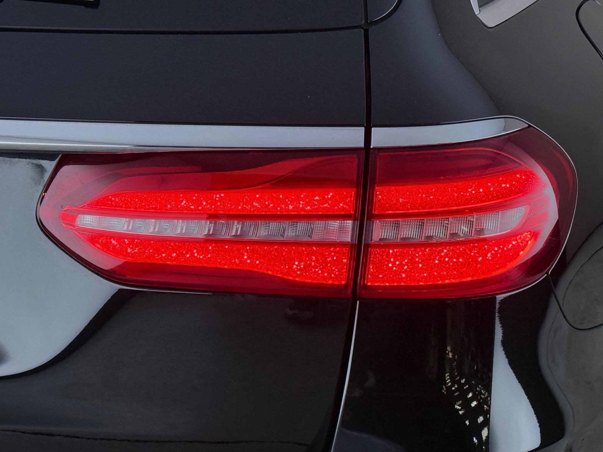 Mercedes-Benz E-Class view 12