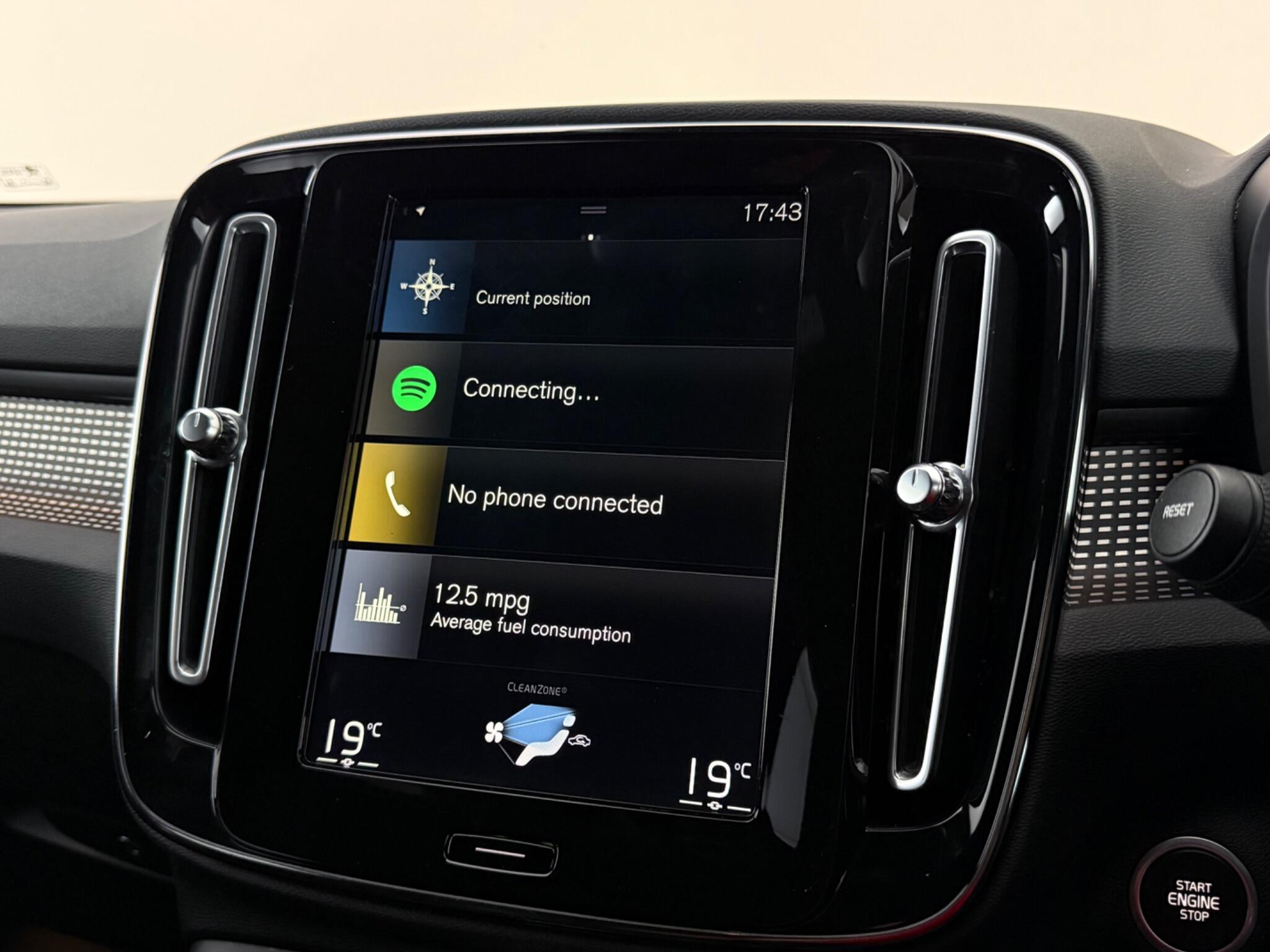 Volvo XC40 view 26