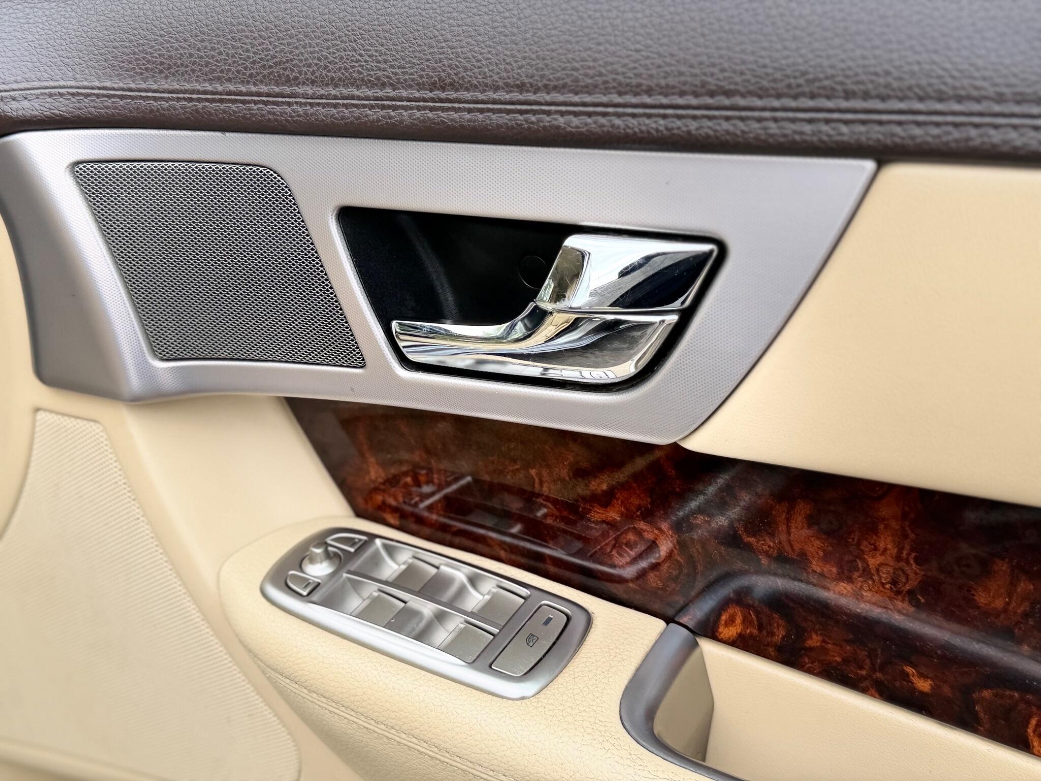 Jaguar XF view 48