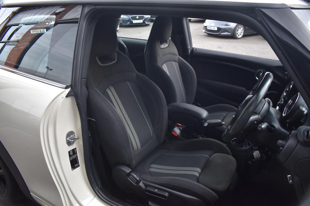 Mini Cooper view 9