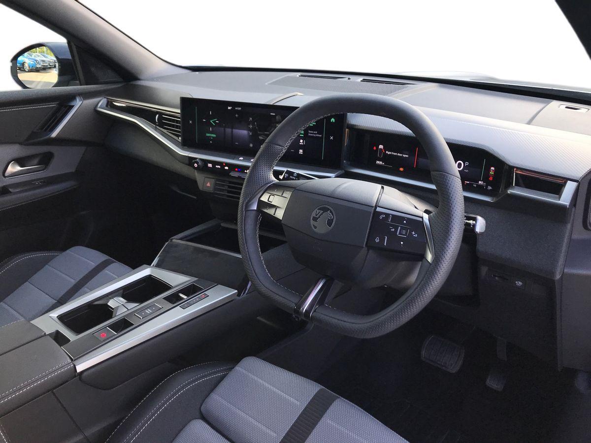 Vauxhall Grandland view 3