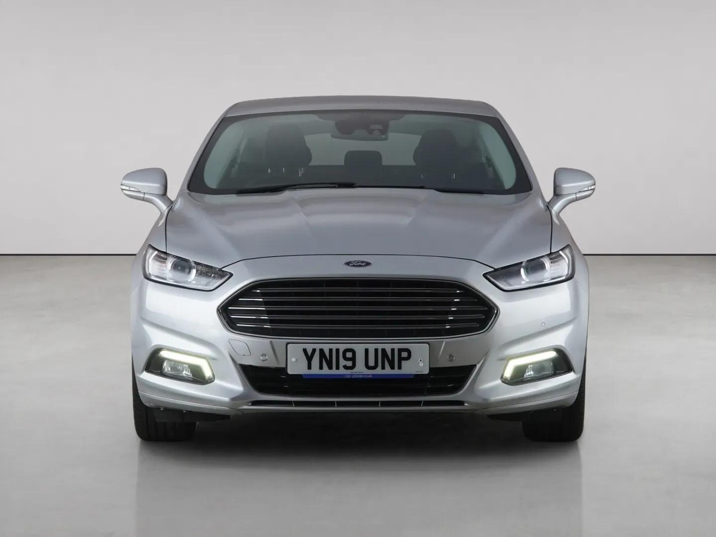 Ford Mondeo view 5